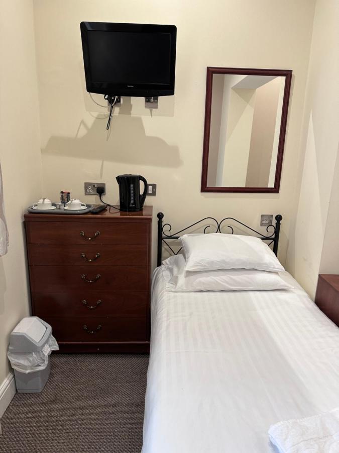Appletree Hotel *