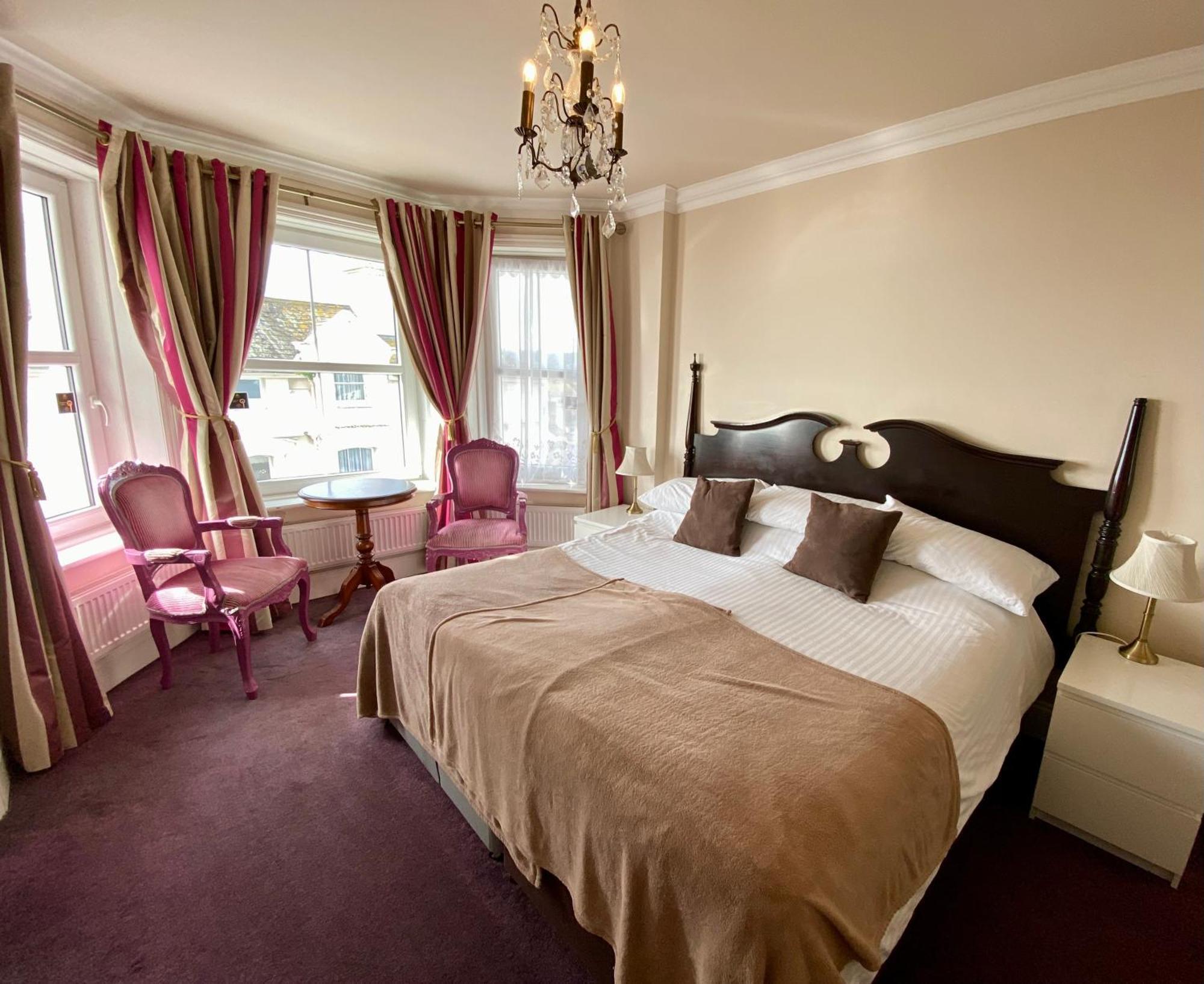 Hotel East 3*