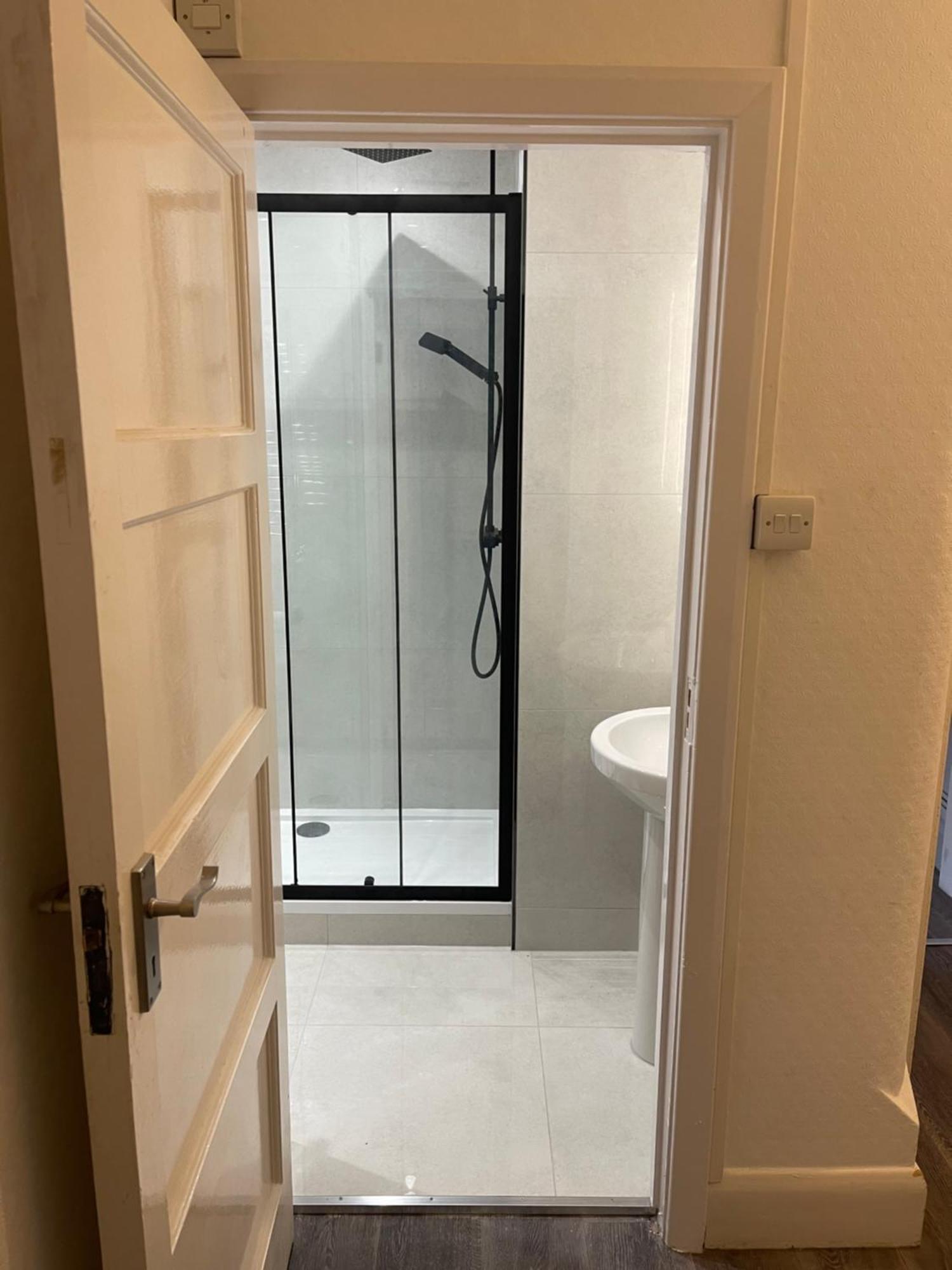 2 Bedroom Ground Floor Town Centre Apartment *