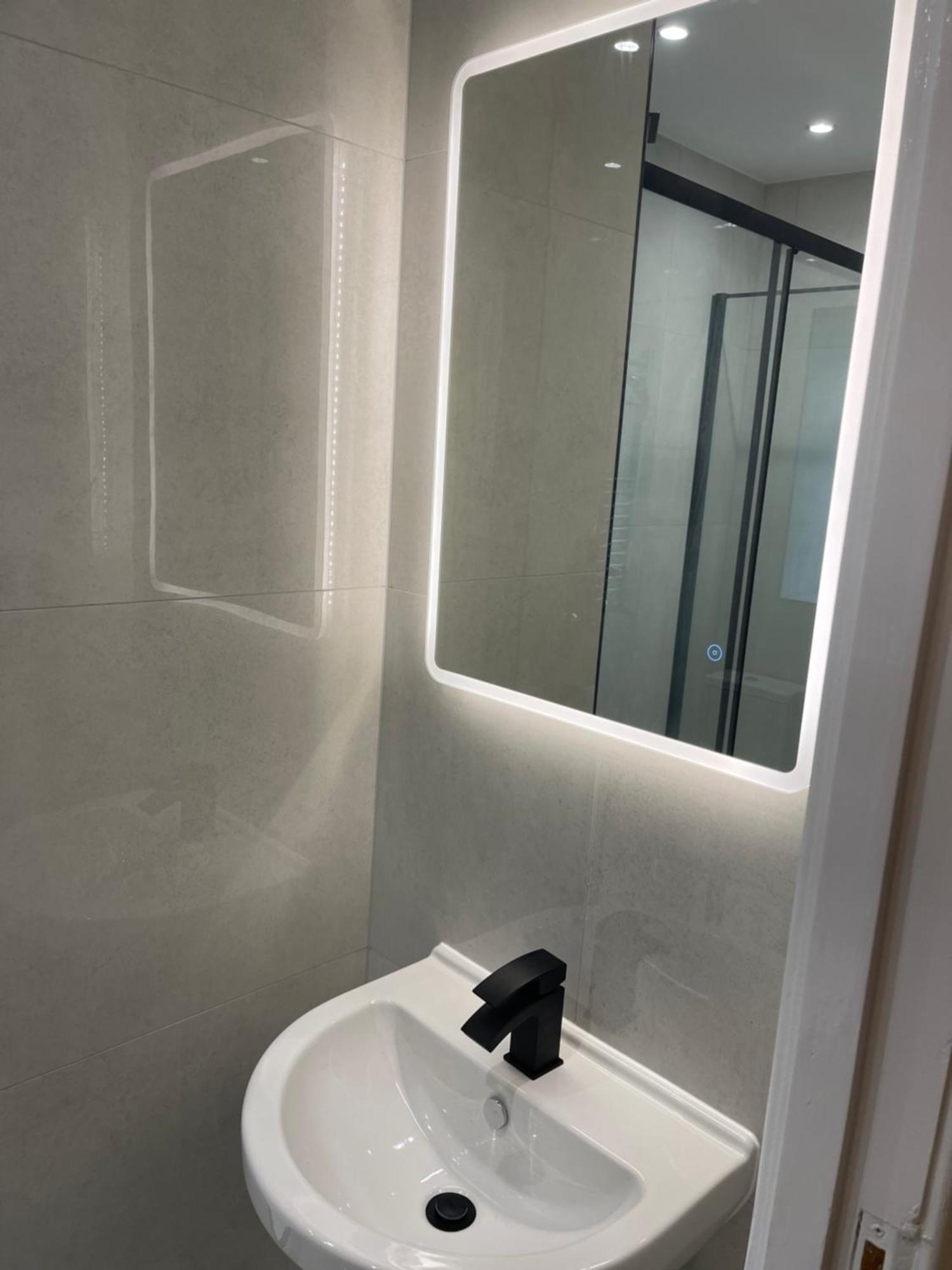 2 Bedroom Ground Floor Town Centre Apartment *