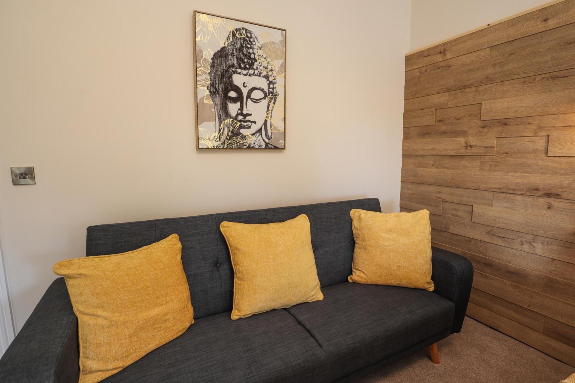 Apartment One Bed Apartment, Close To Train, City, And Hospital Long Welcome *
