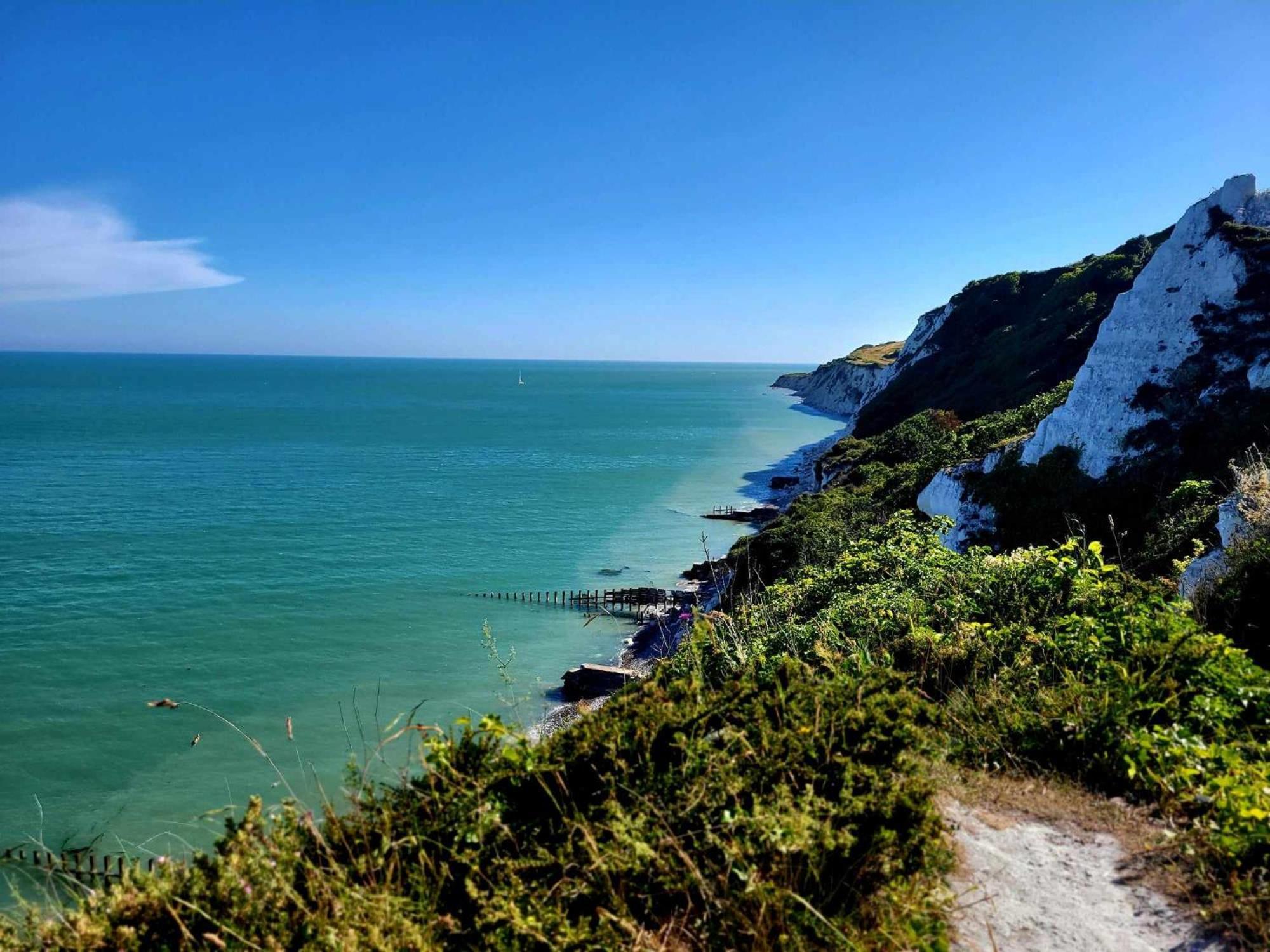 One Bed Apartment, Close To Train, City, And Hospital Long Welcome Apartment Eastbourne