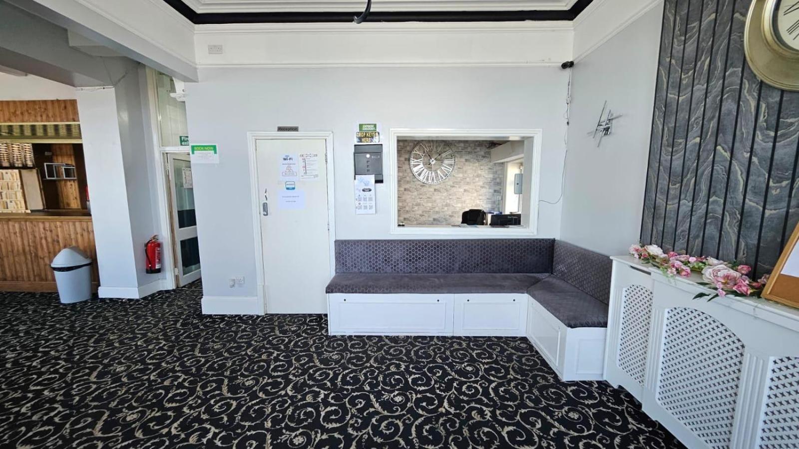 Hotel Oyo Marine Parade Hotel, Pier 2*