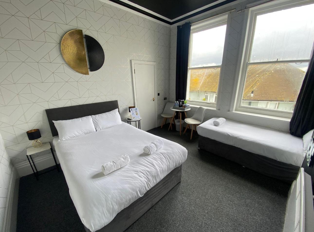 Oyo Marine Parade Hotel, Pier 2*