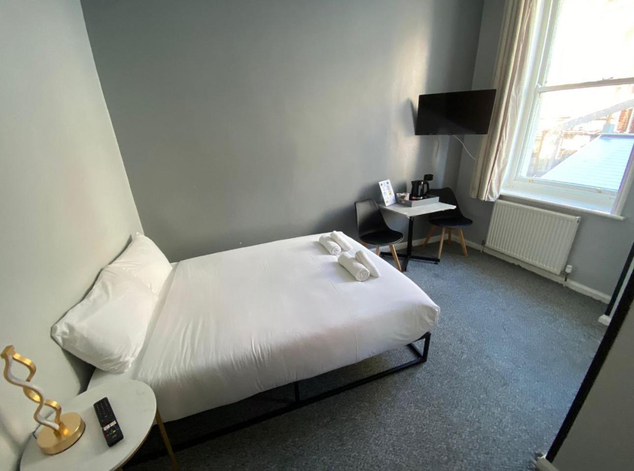 Oyo Marine Parade Hotel, Pier 2*