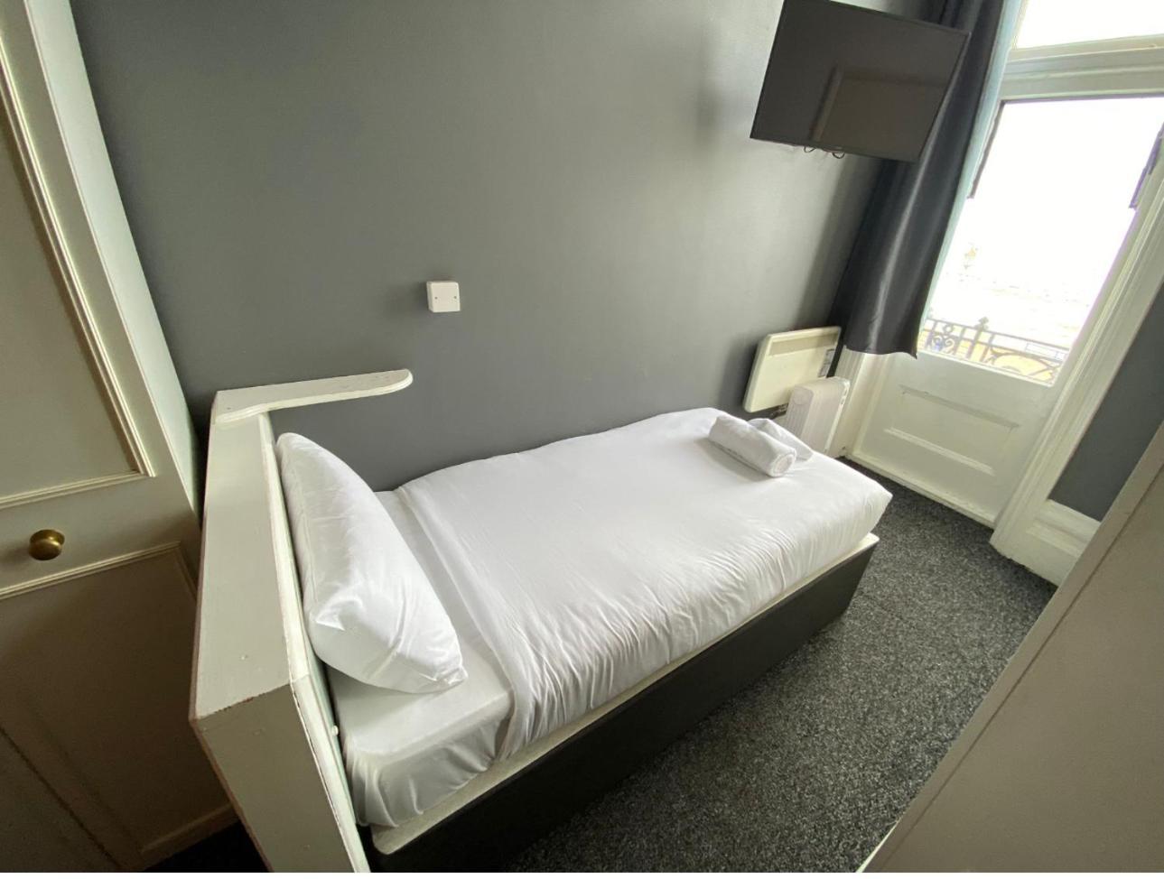 Oyo Marine Parade Hotel, Pier 2* Eastbourne