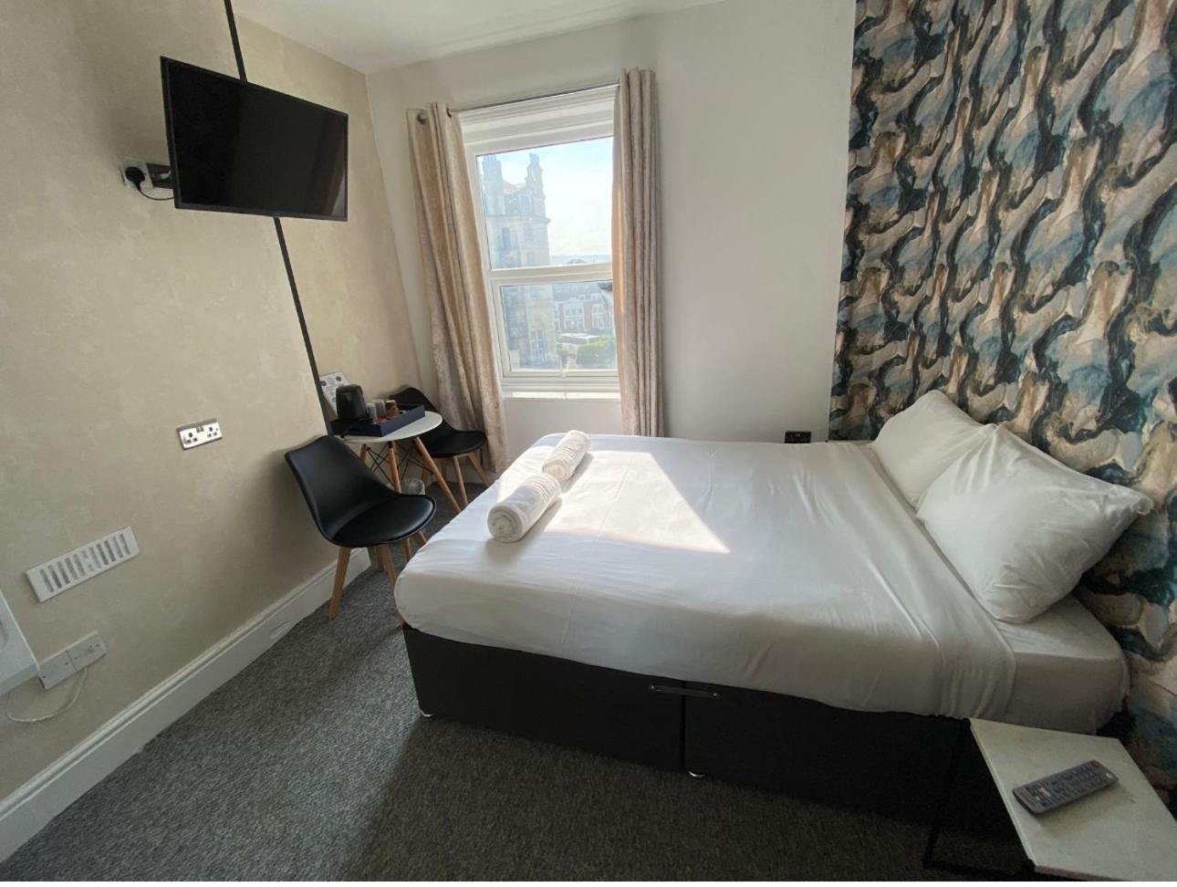 Oyo Marine Parade Hotel, Pier 2*