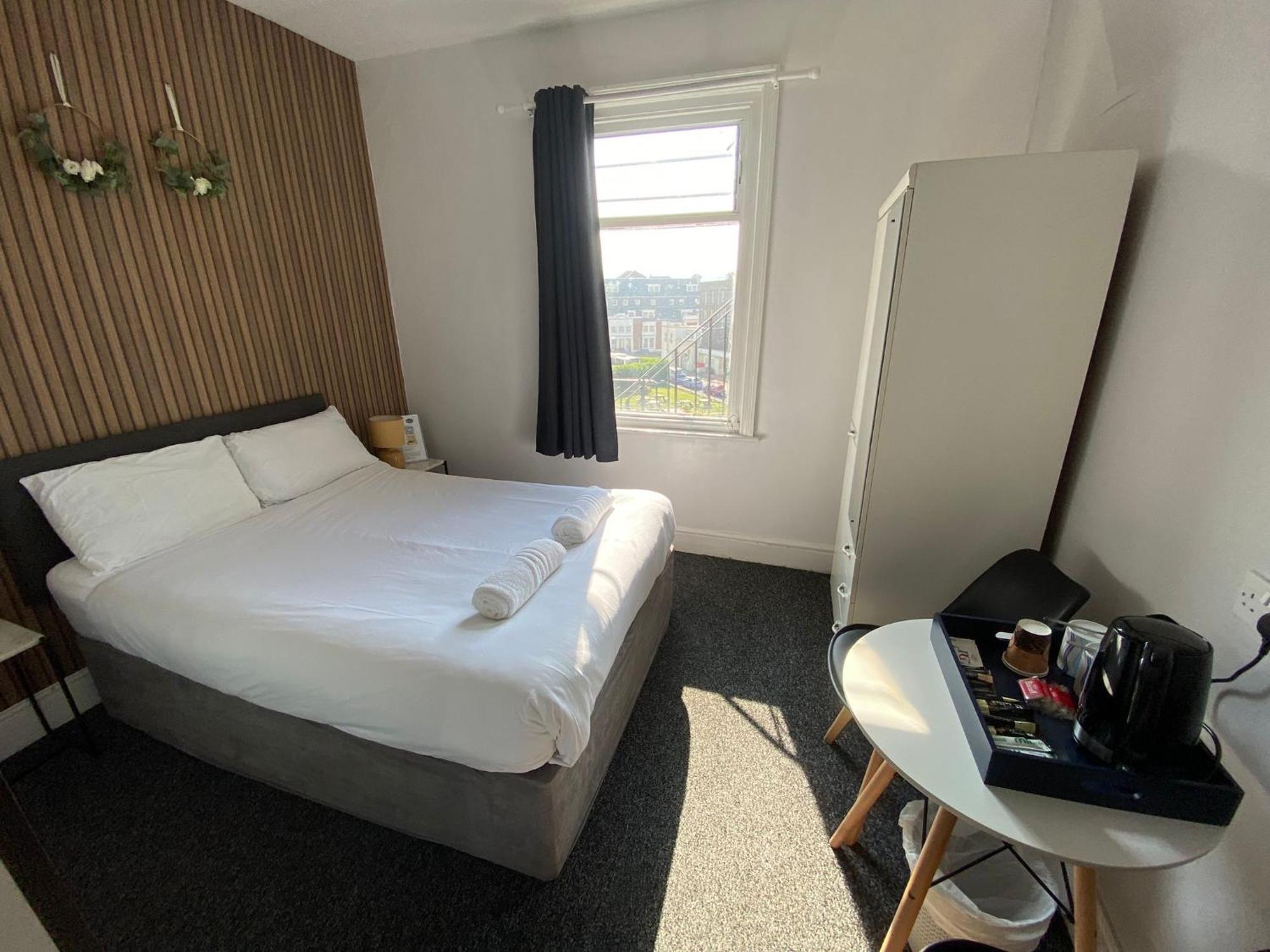 Oyo Marine Parade Hotel, Pier Hotel 2*