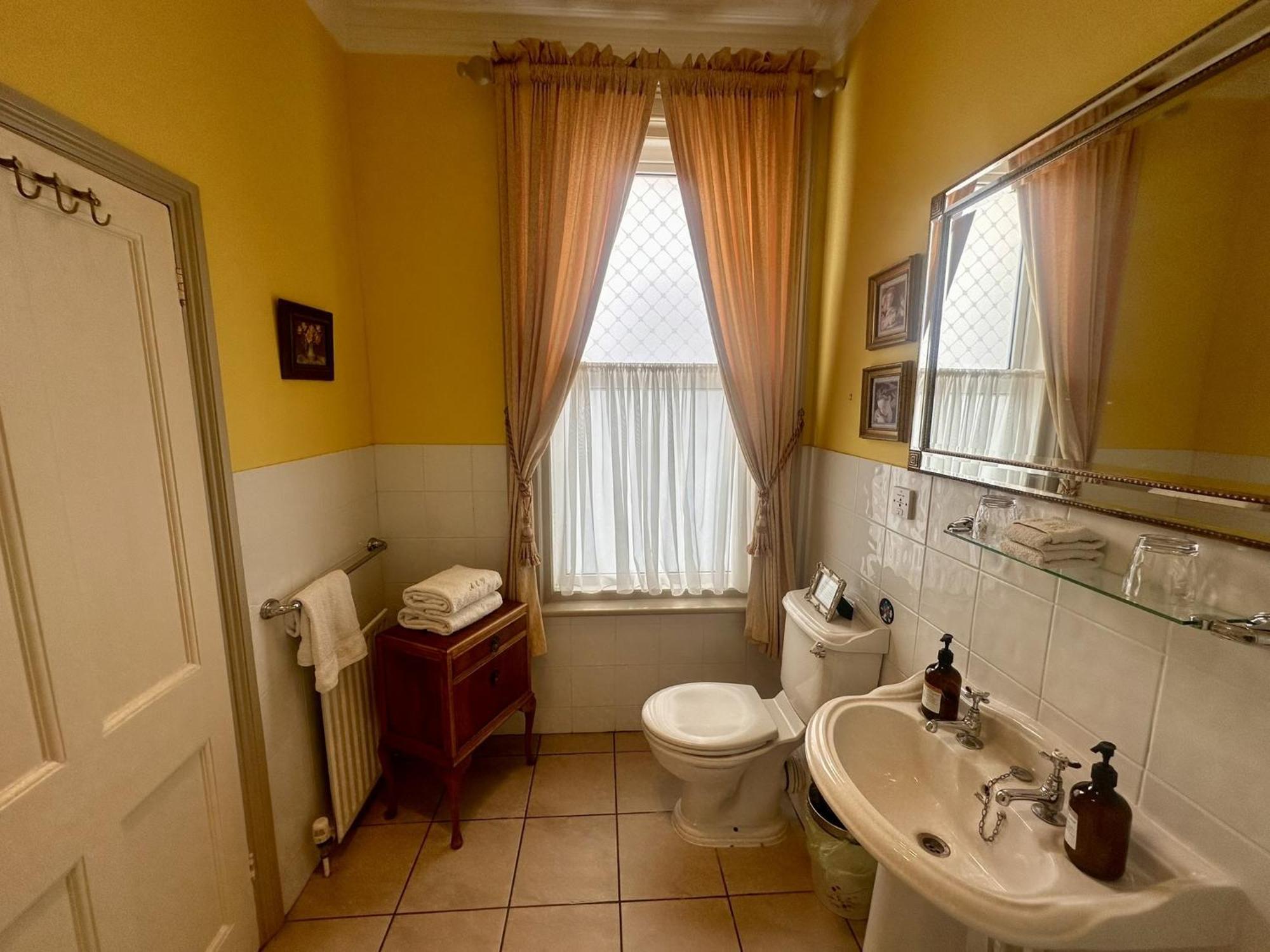 Guest house & Victoria