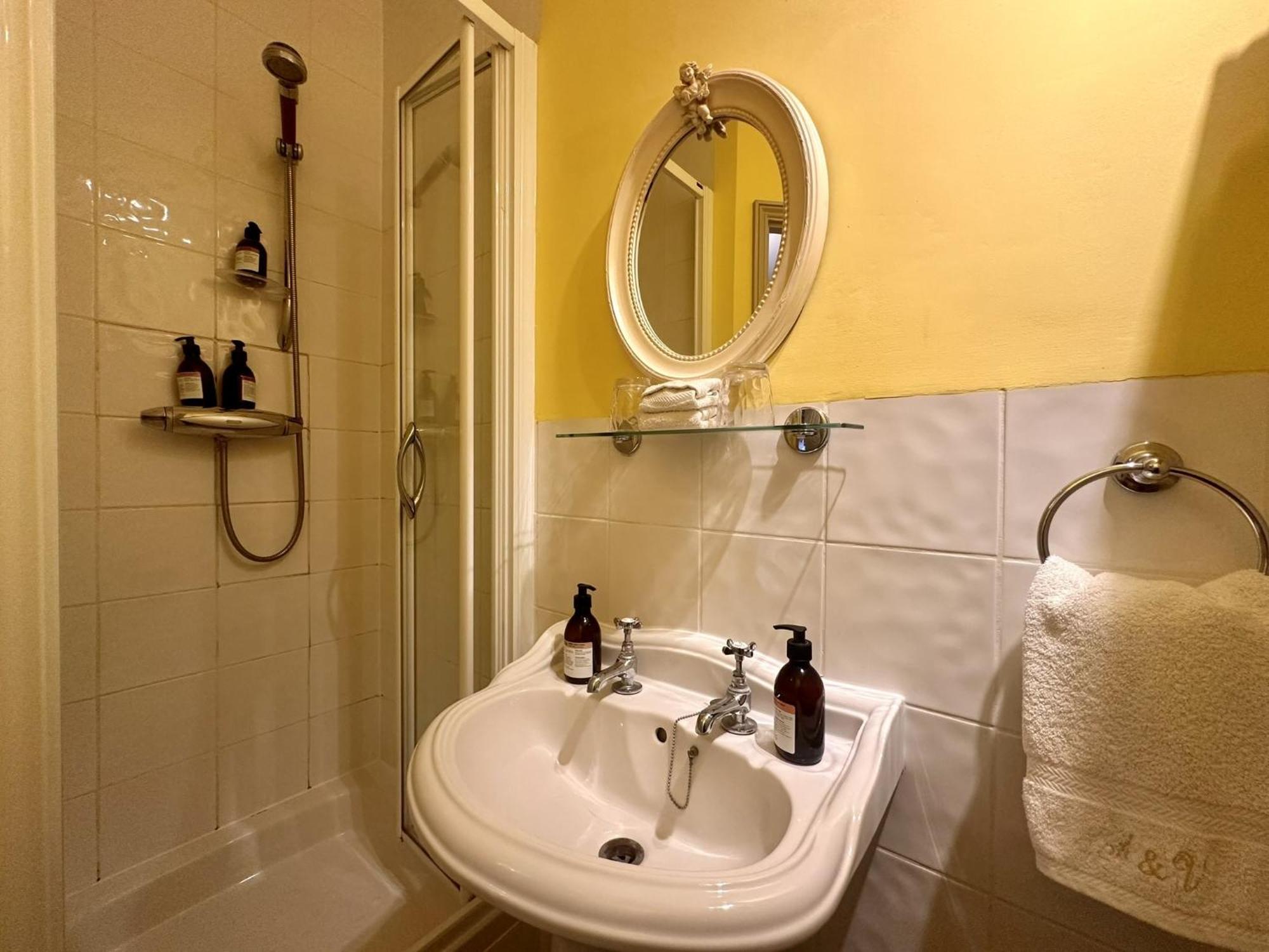 & Victoria Guest house Eastbourne