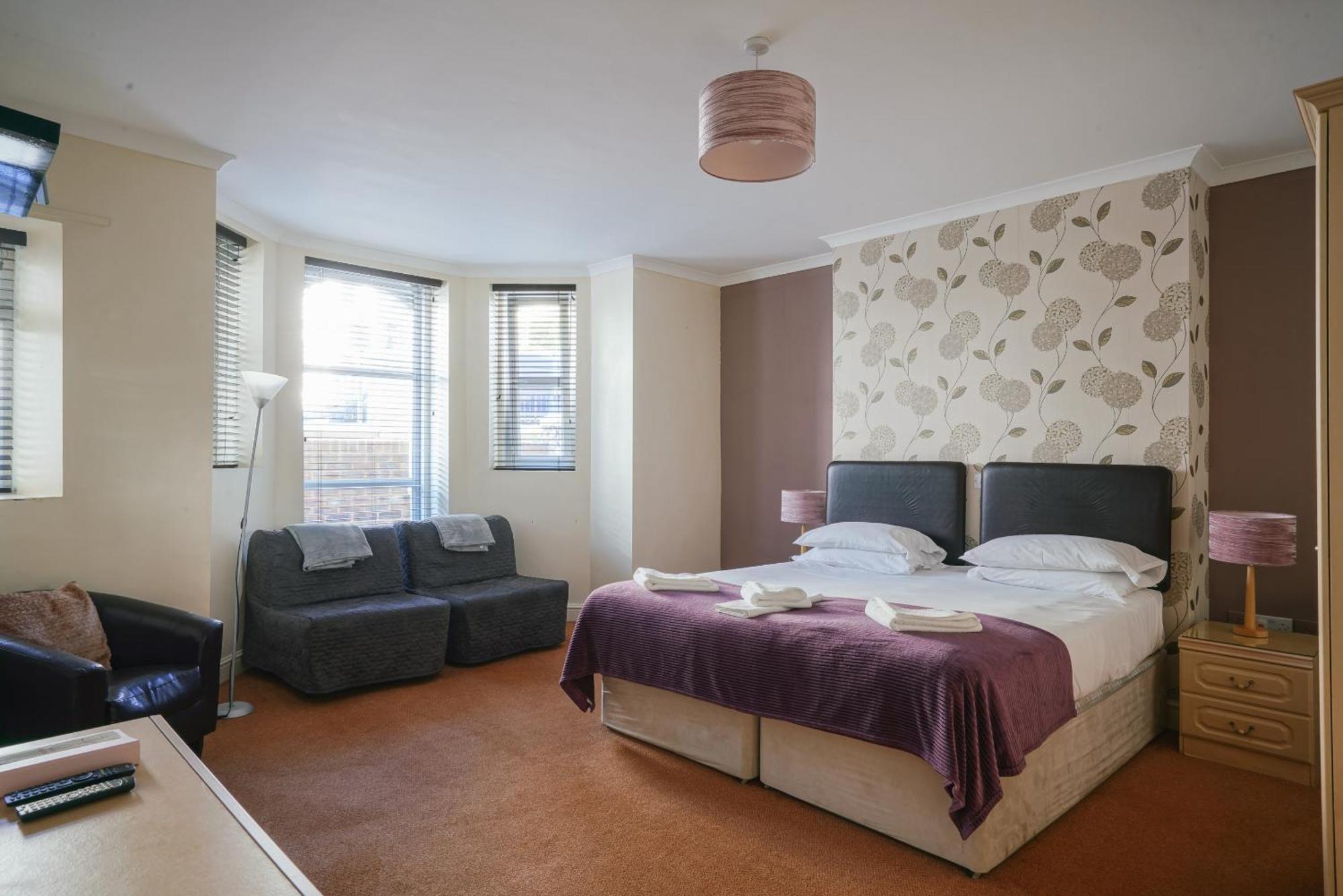 The Sheldon - Free Private Parking Bed & Breakfast 4*