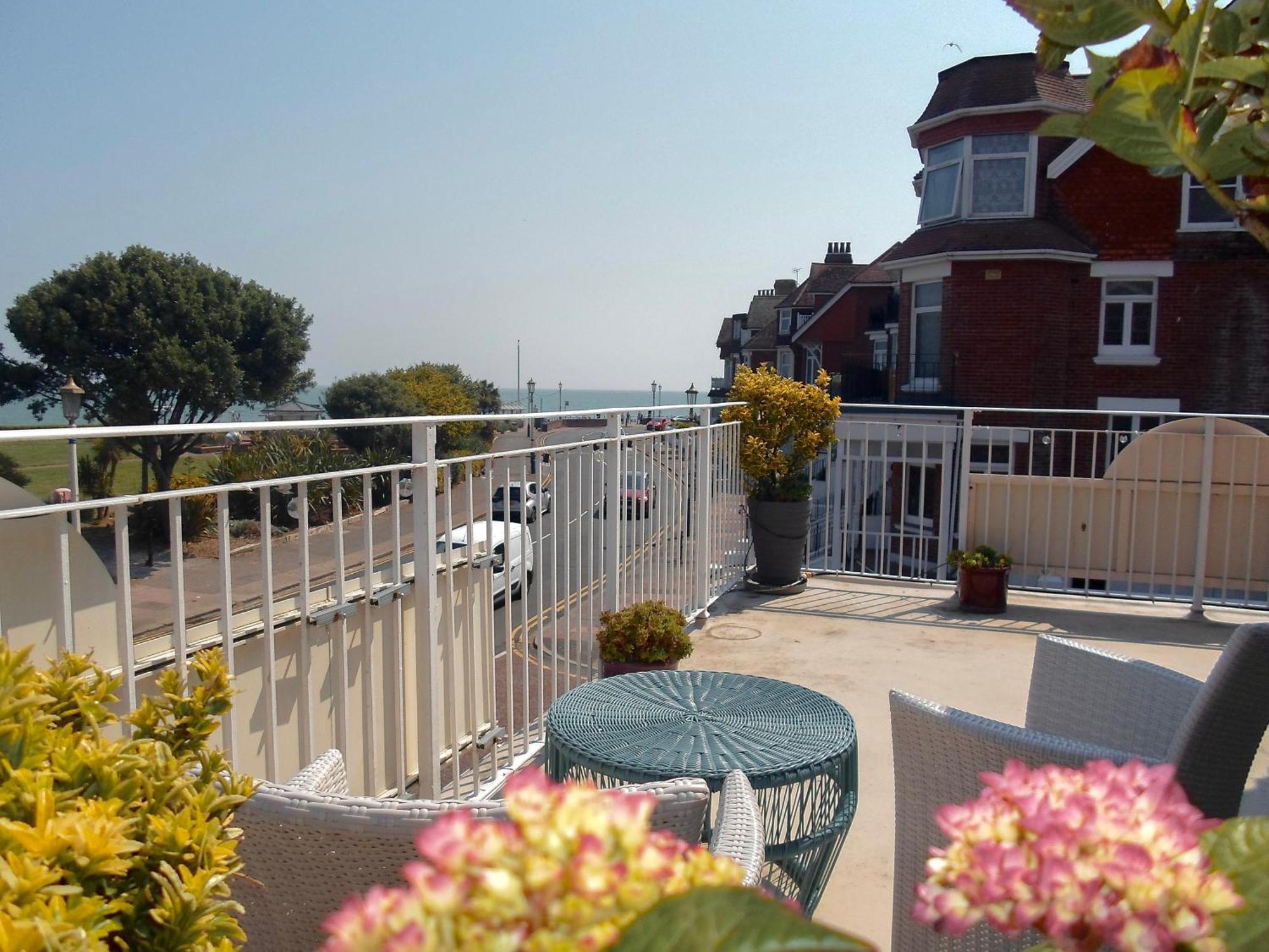 Guest house The New England 4*