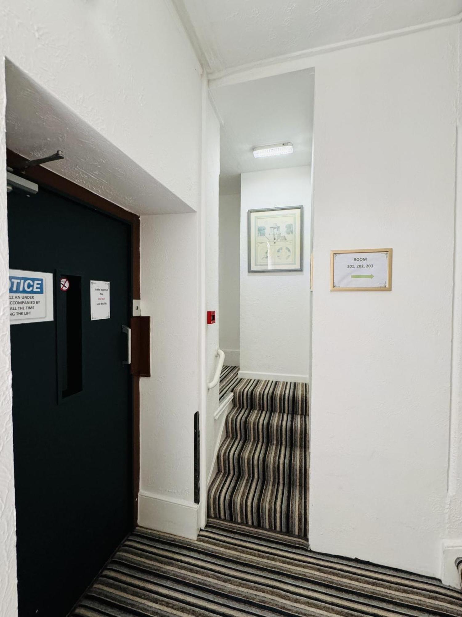 Carlton Court Hotel 3*