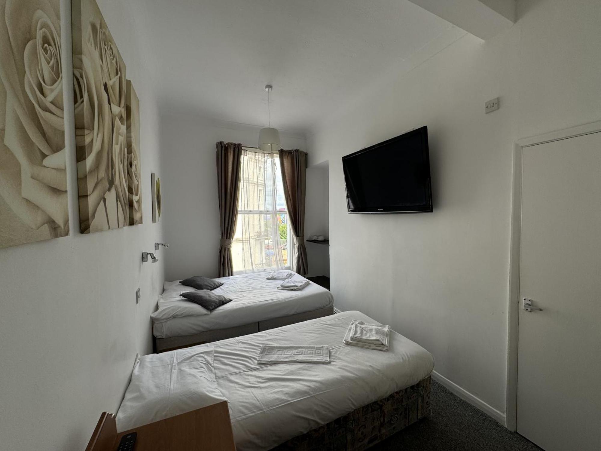 Carlton Court 3*
