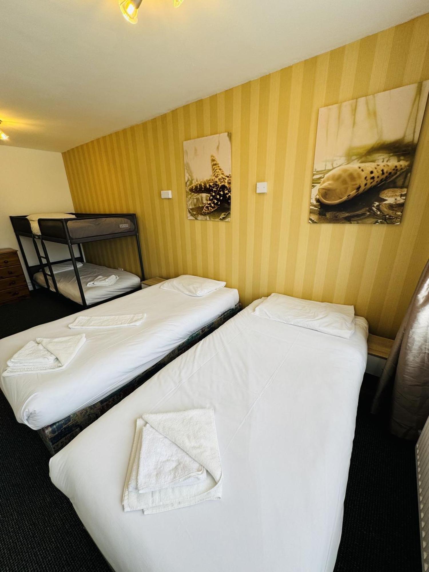Carlton Court Hotel 3*