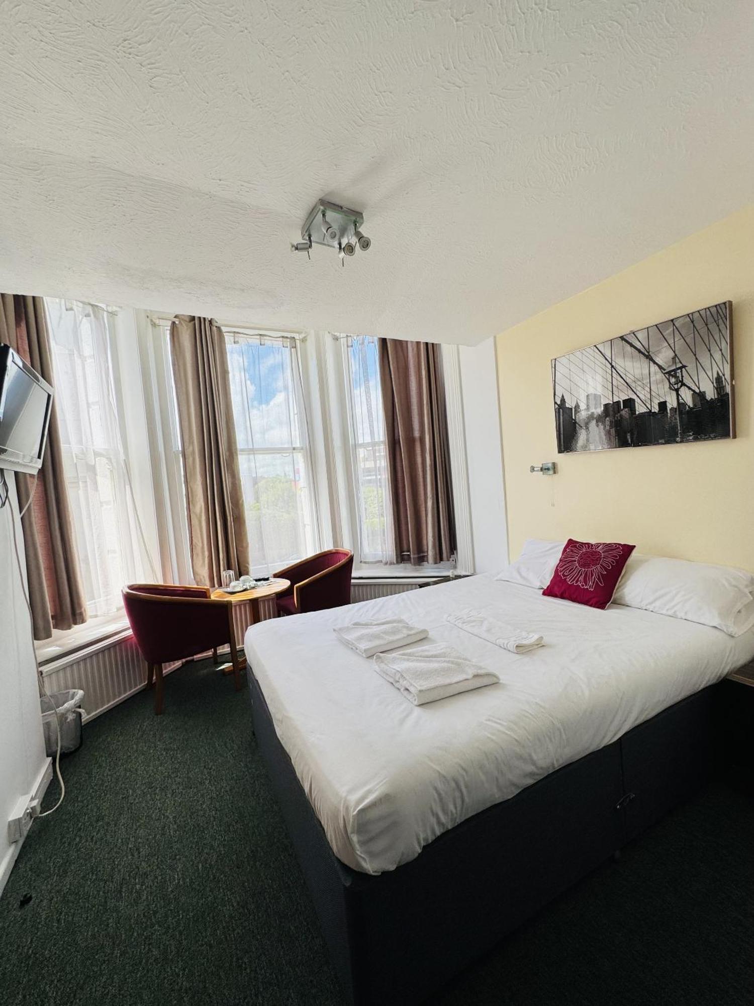 Carlton Court 3*