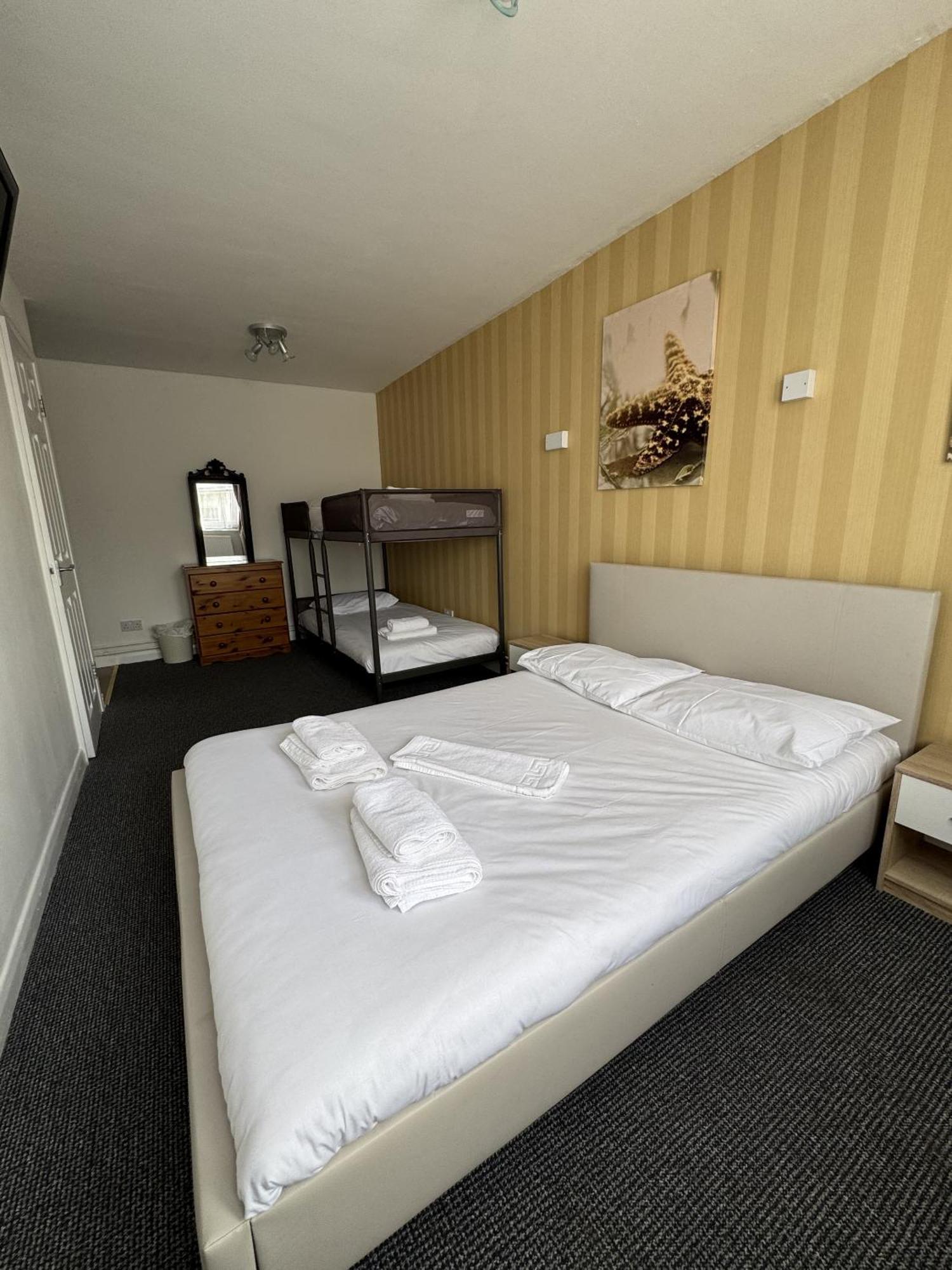Hotel Carlton Court