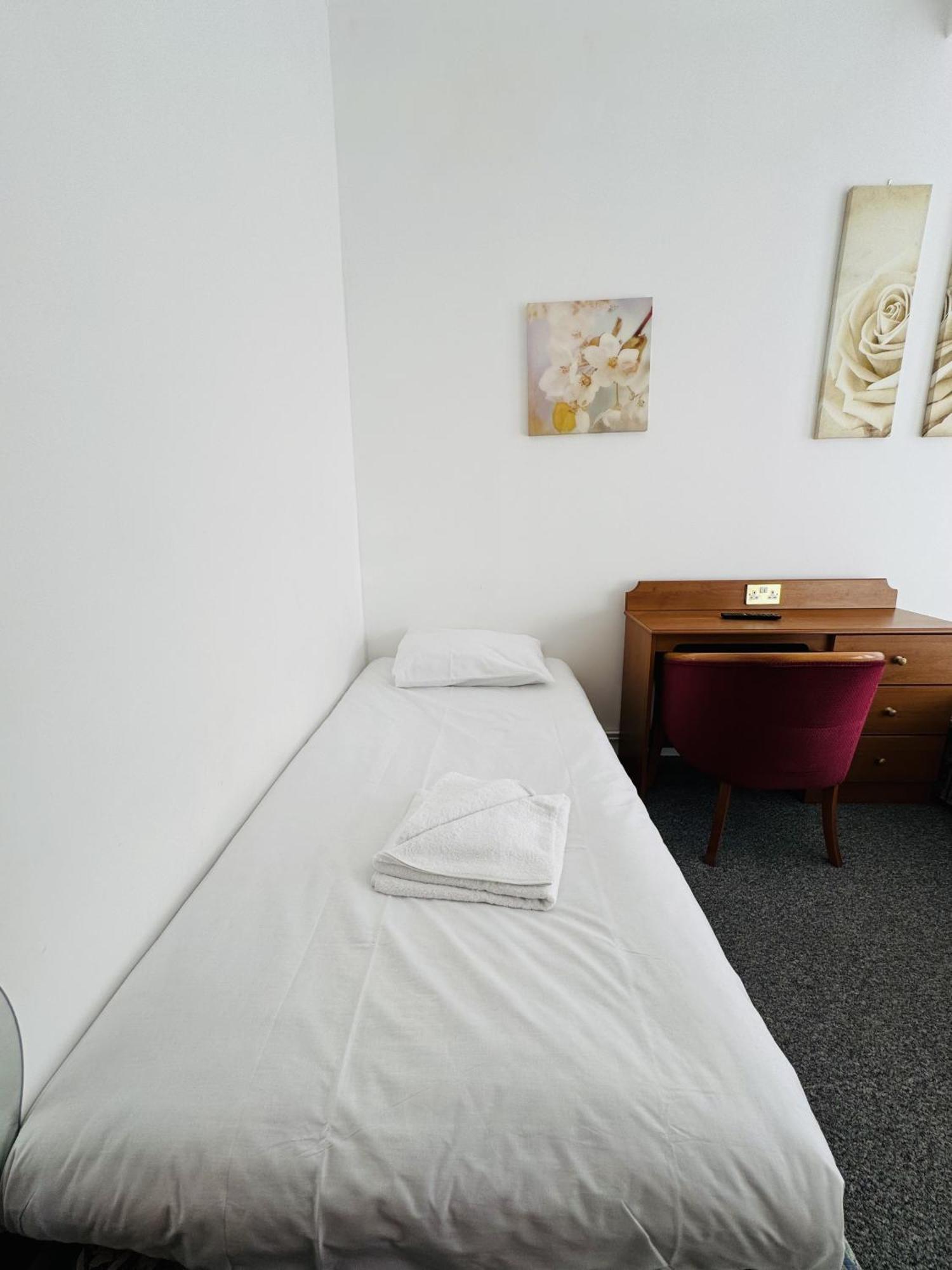 Carlton Court Hotel 3*