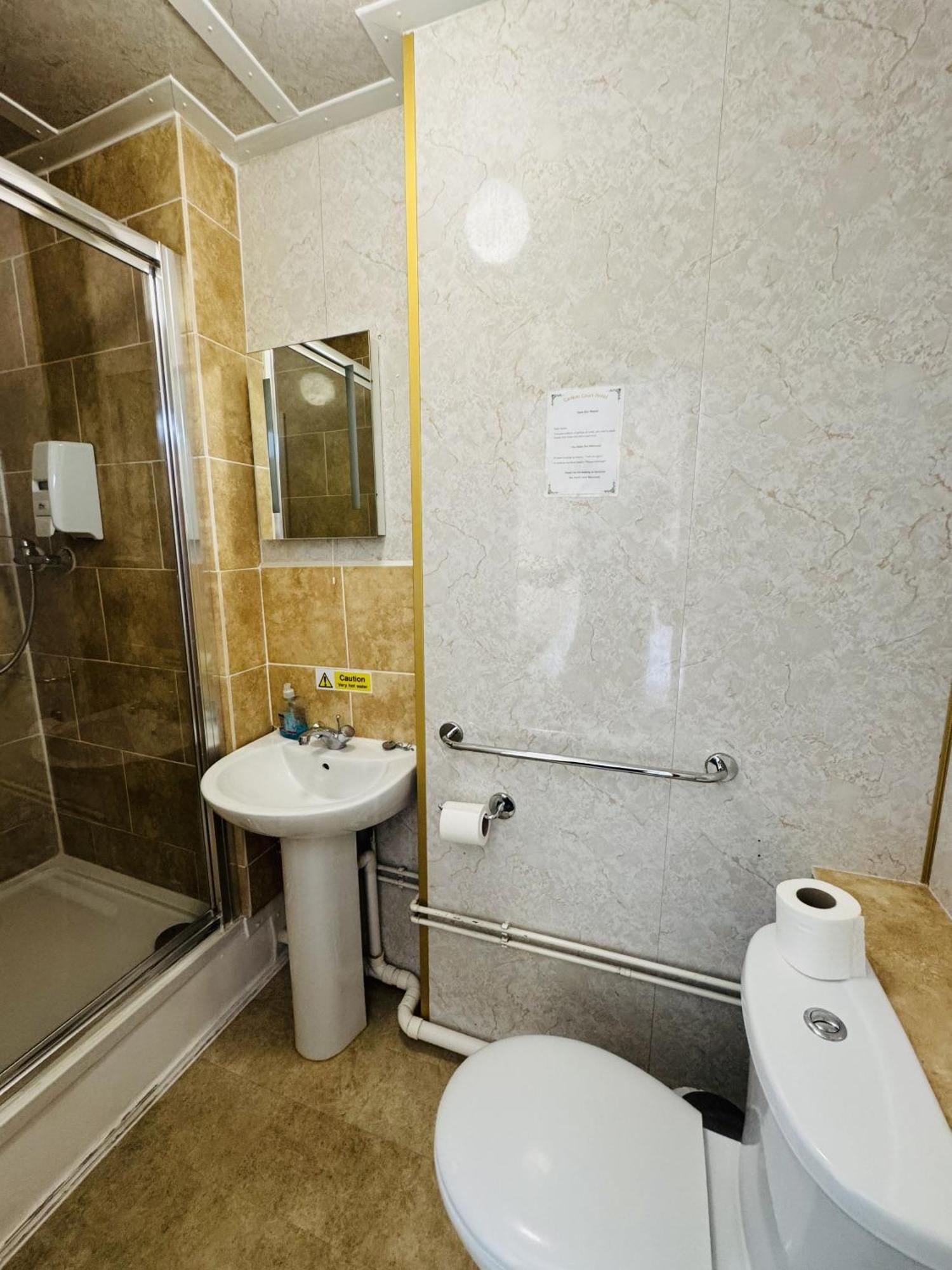 Carlton Court 3*