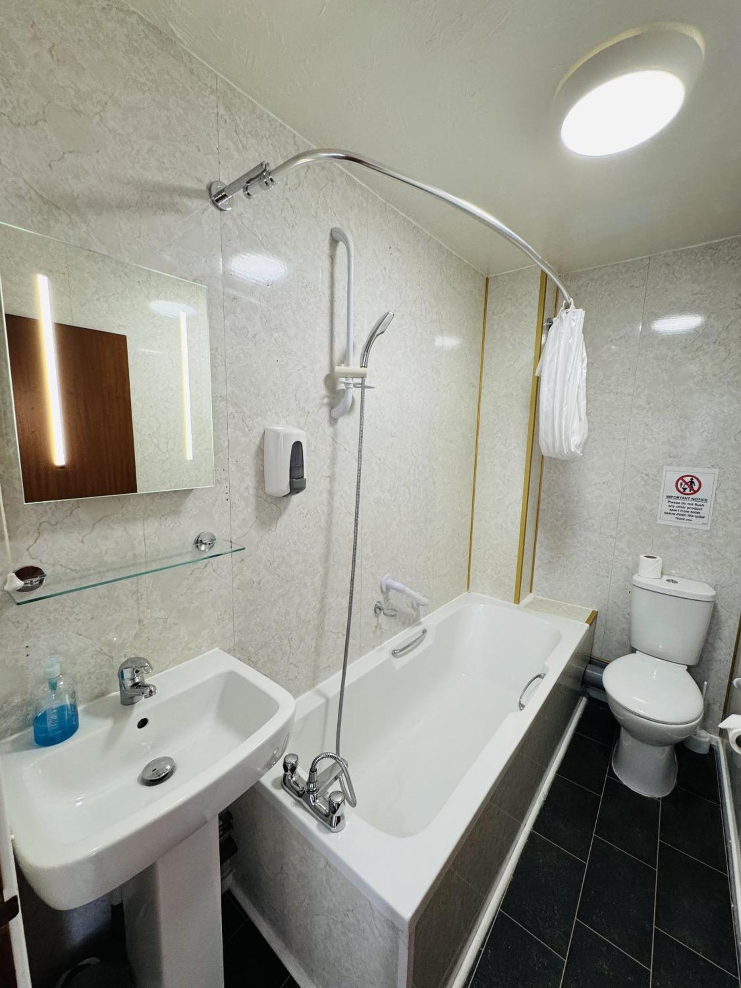 Hotel Carlton Court 3*
