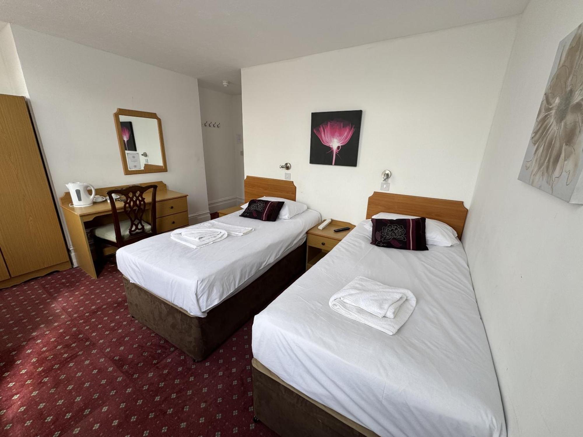 Carlton Court 3*