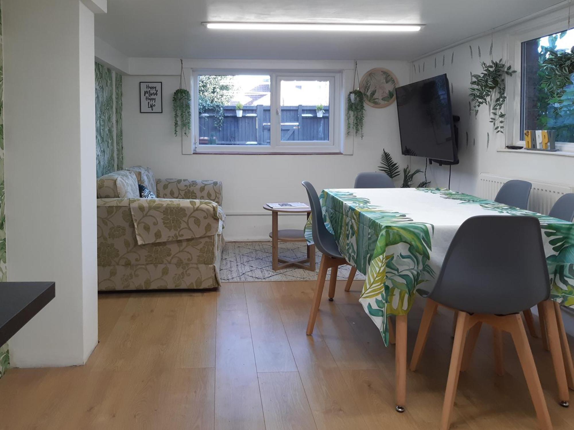 Entire 5 Bedroom Comfortable House In