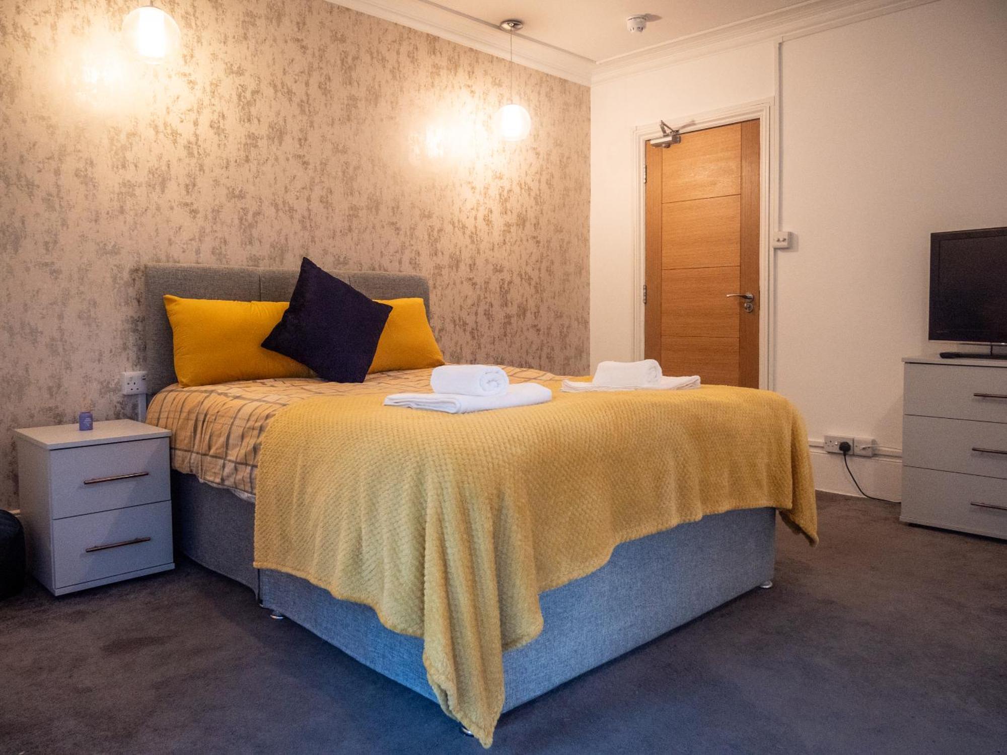 Entire 5 Bedroom Comfortable House In * Eastbourne