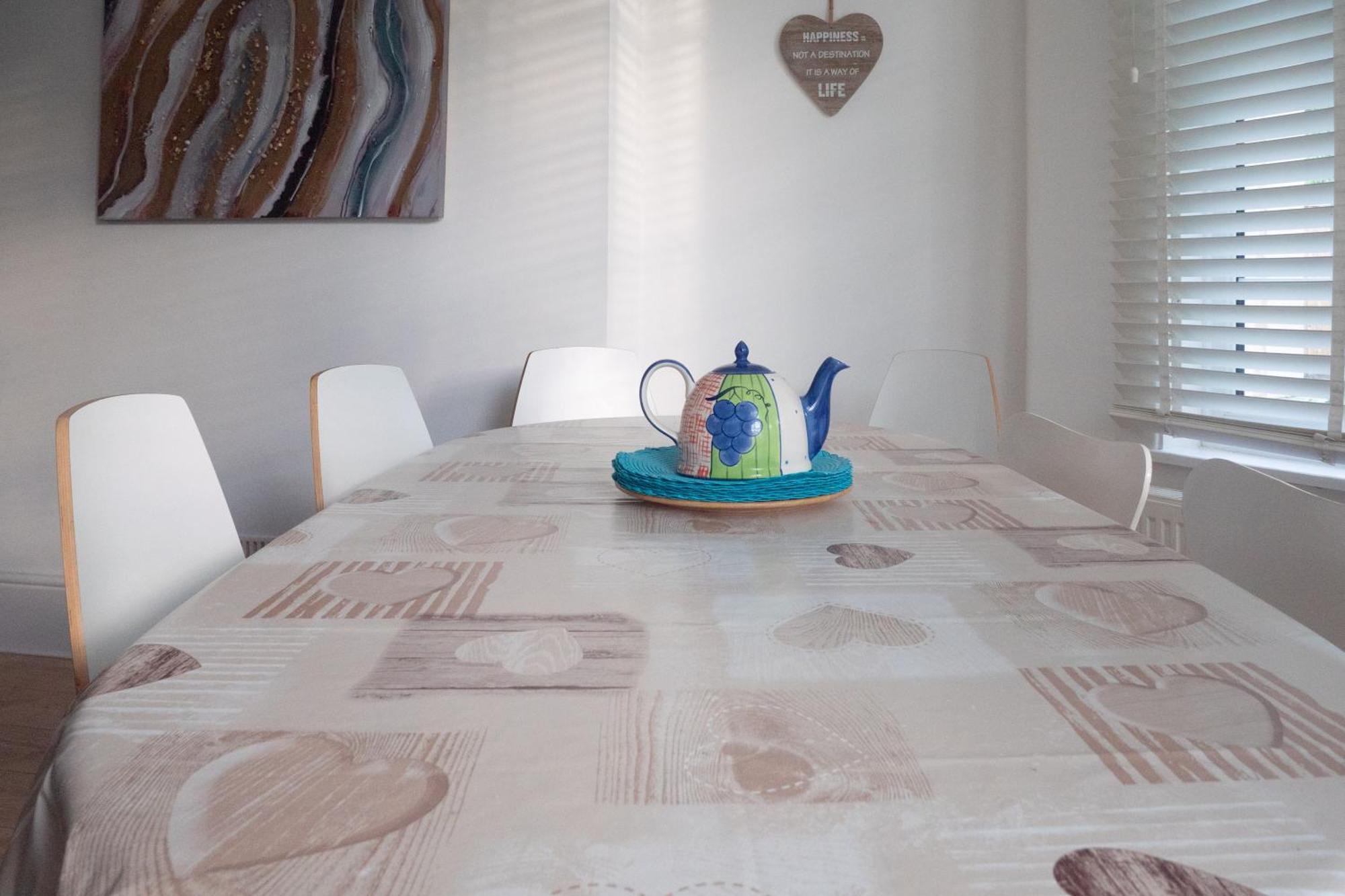 Entire 5 Bedroom Comfortable House In Holiday home Eastbourne