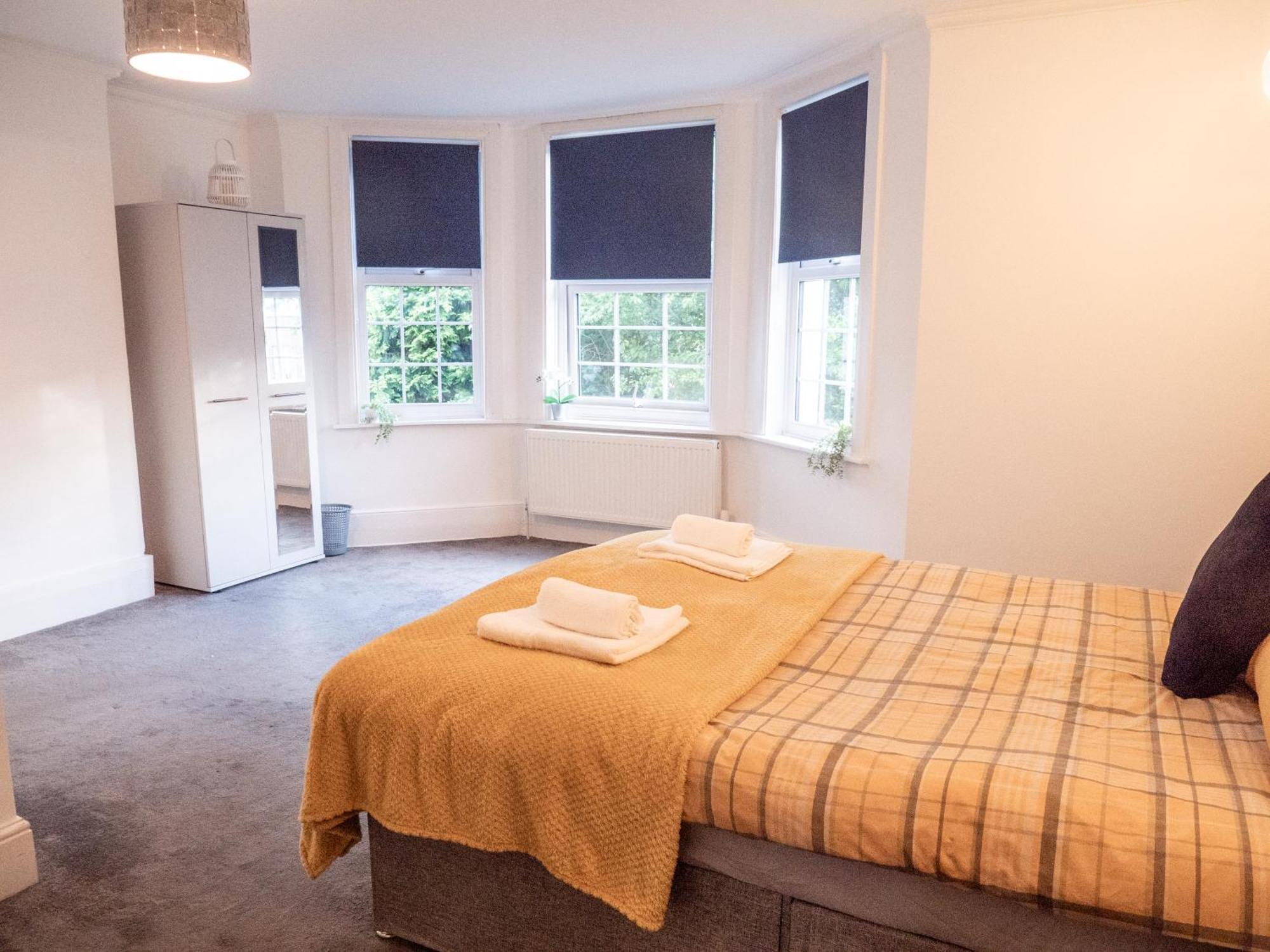 Entire 5 Bedroom Comfortable House In Holiday home *