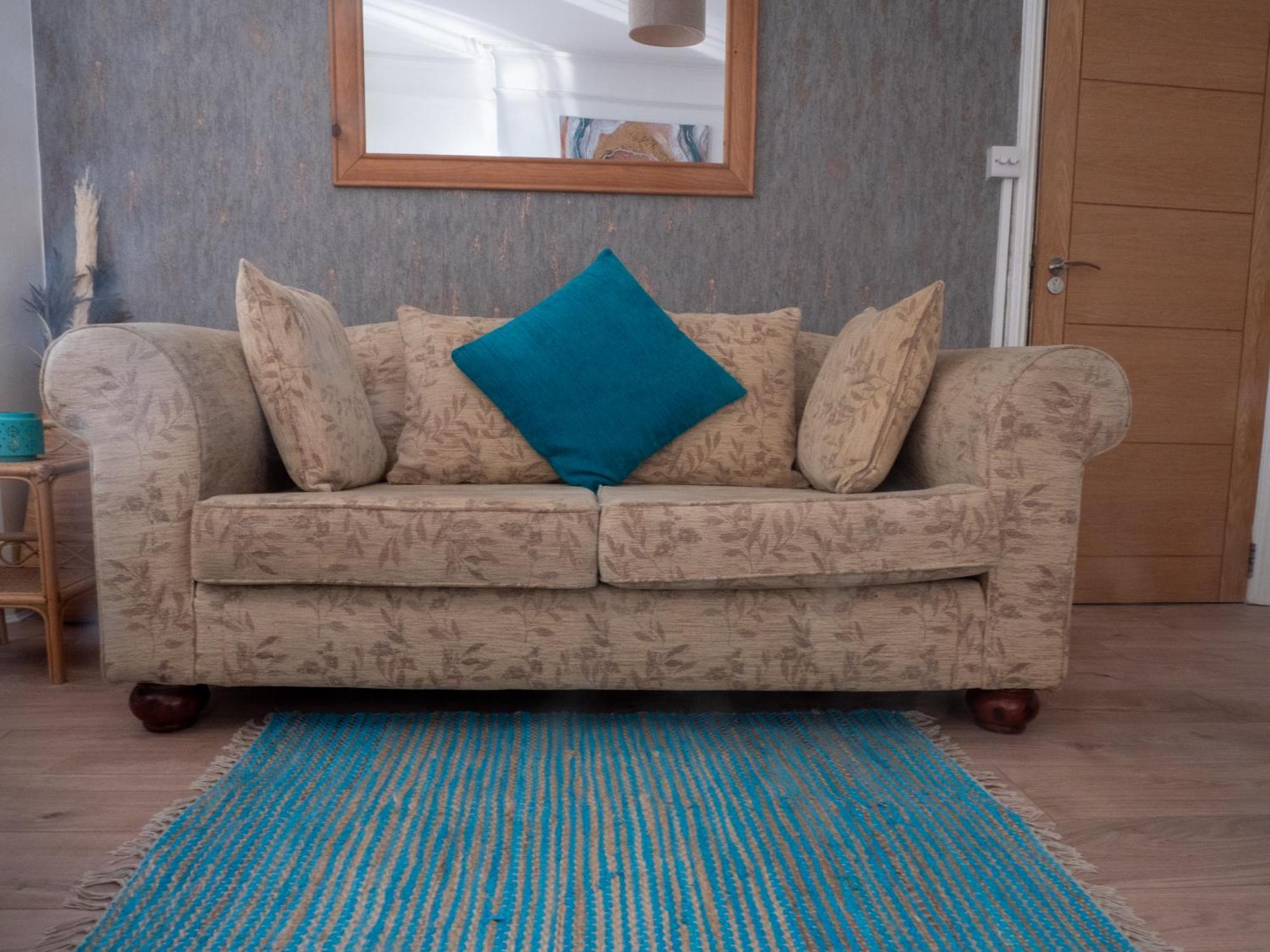 Entire 5 Bedroom Comfortable House In *