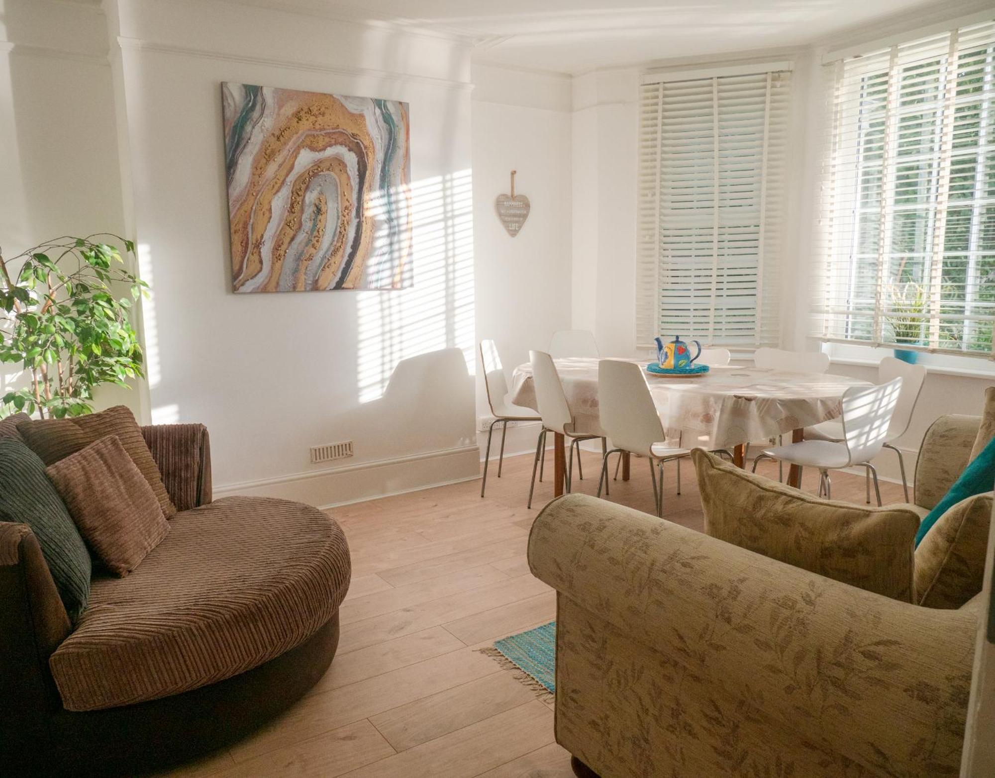 Entire 5 Bedroom Comfortable House In * Eastbourne
