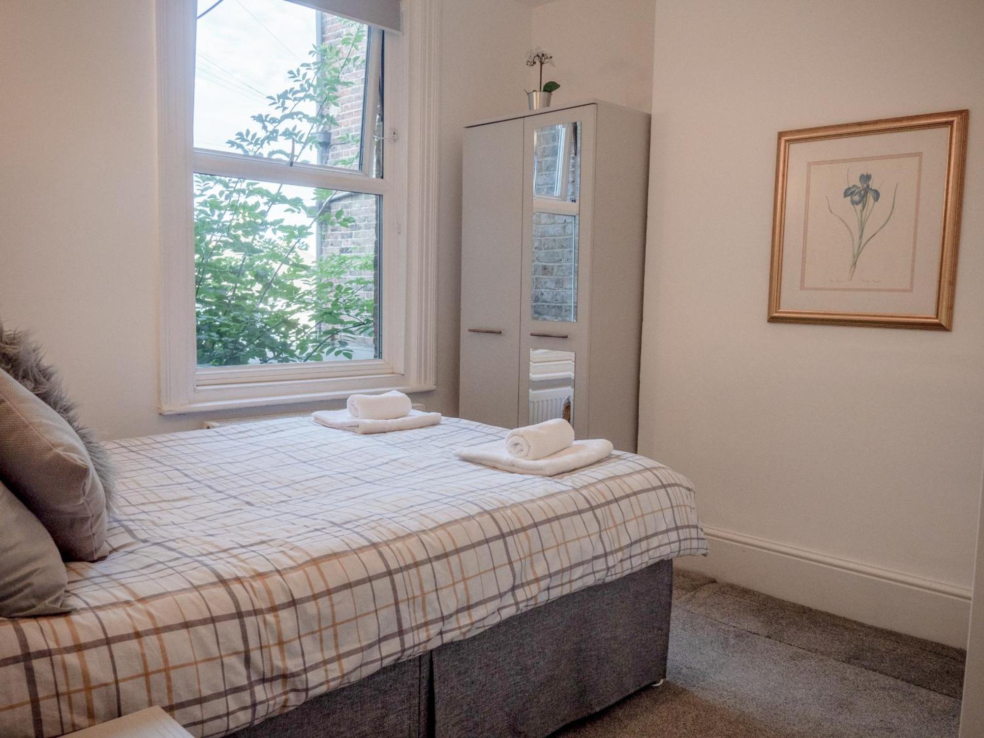 Entire 5 Bedroom Comfortable House In