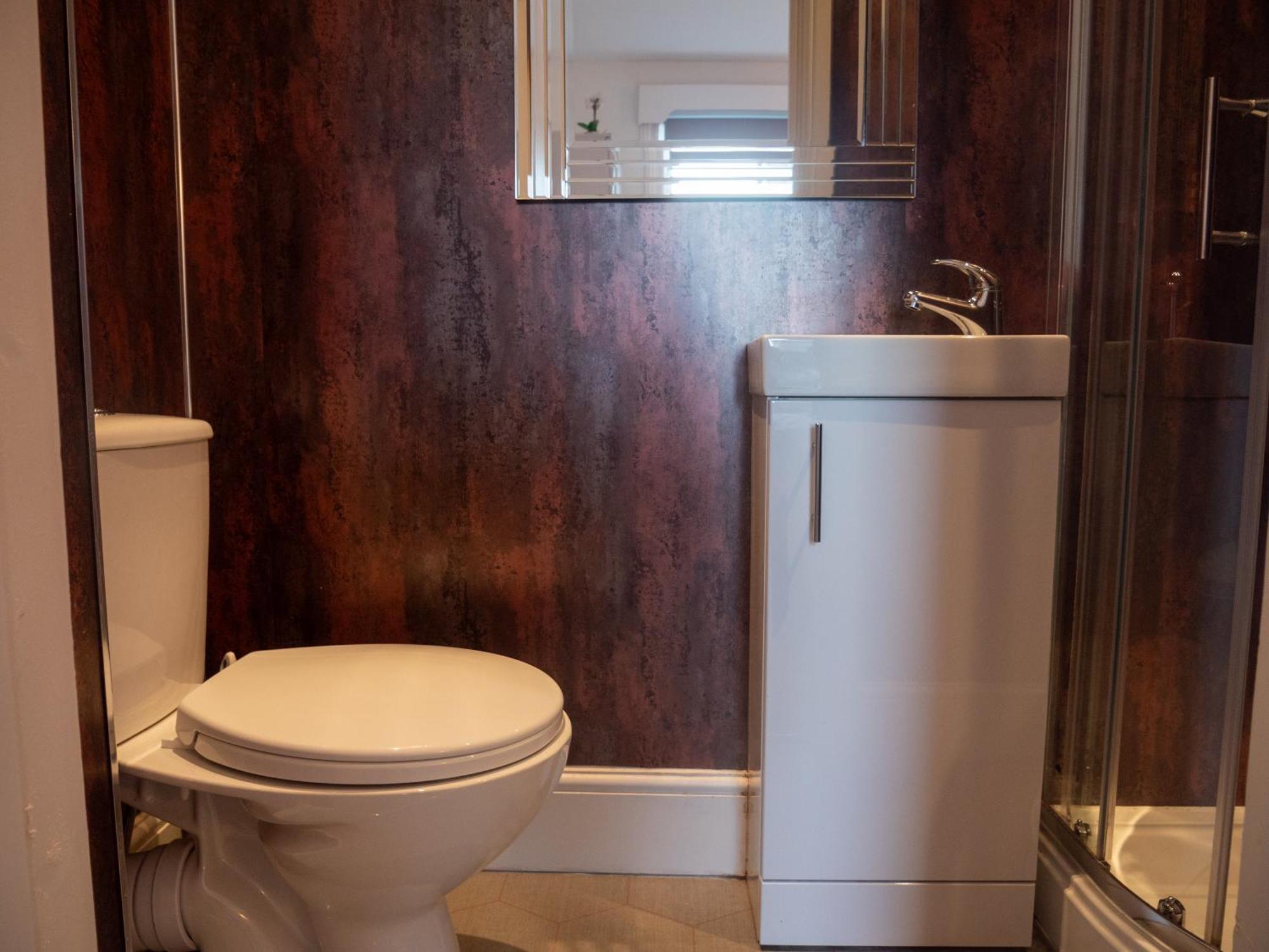 Entire 5 Bedroom Comfortable House In Eastbourne