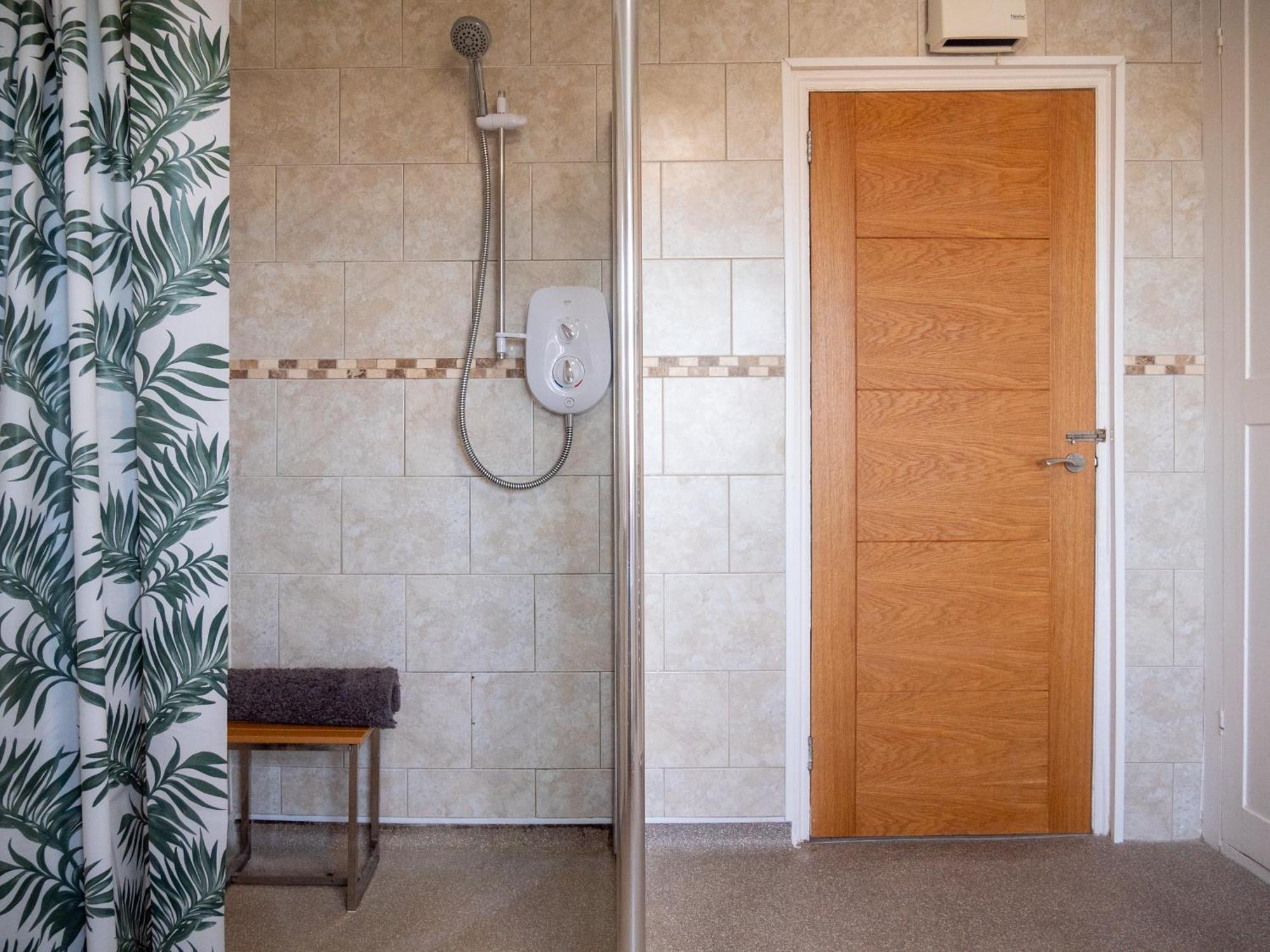 Entire 5 Bedroom Comfortable House In *