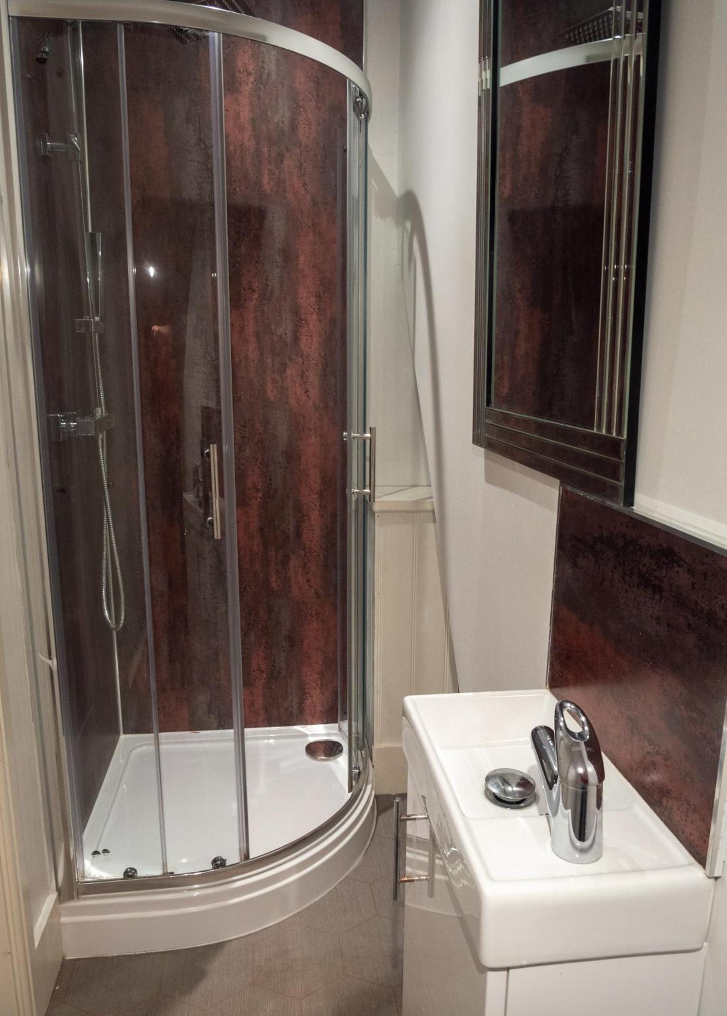 Entire 5 Bedroom Comfortable House In Eastbourne
