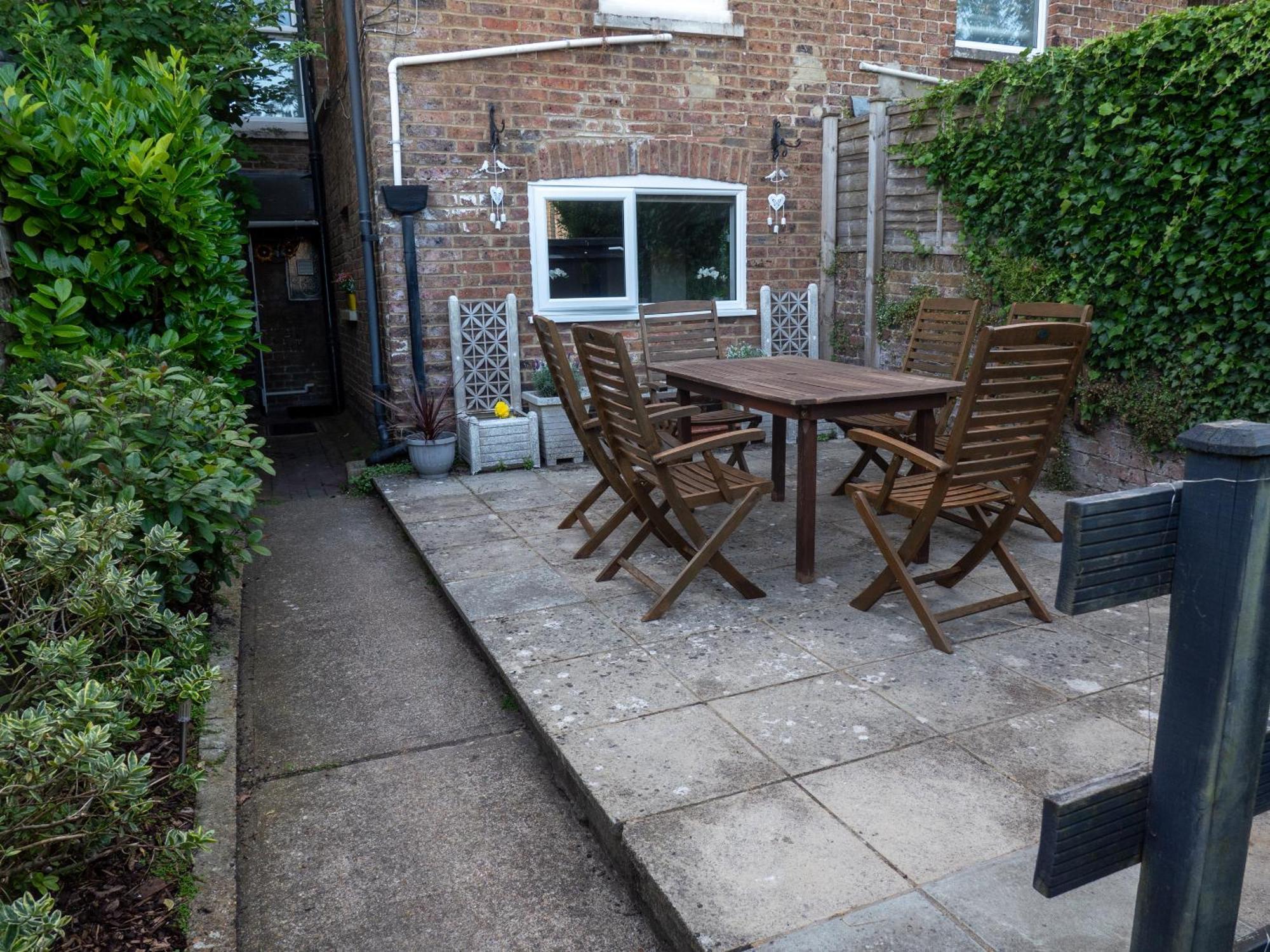 Holiday home Entire 5 Bedroom Comfortable House In