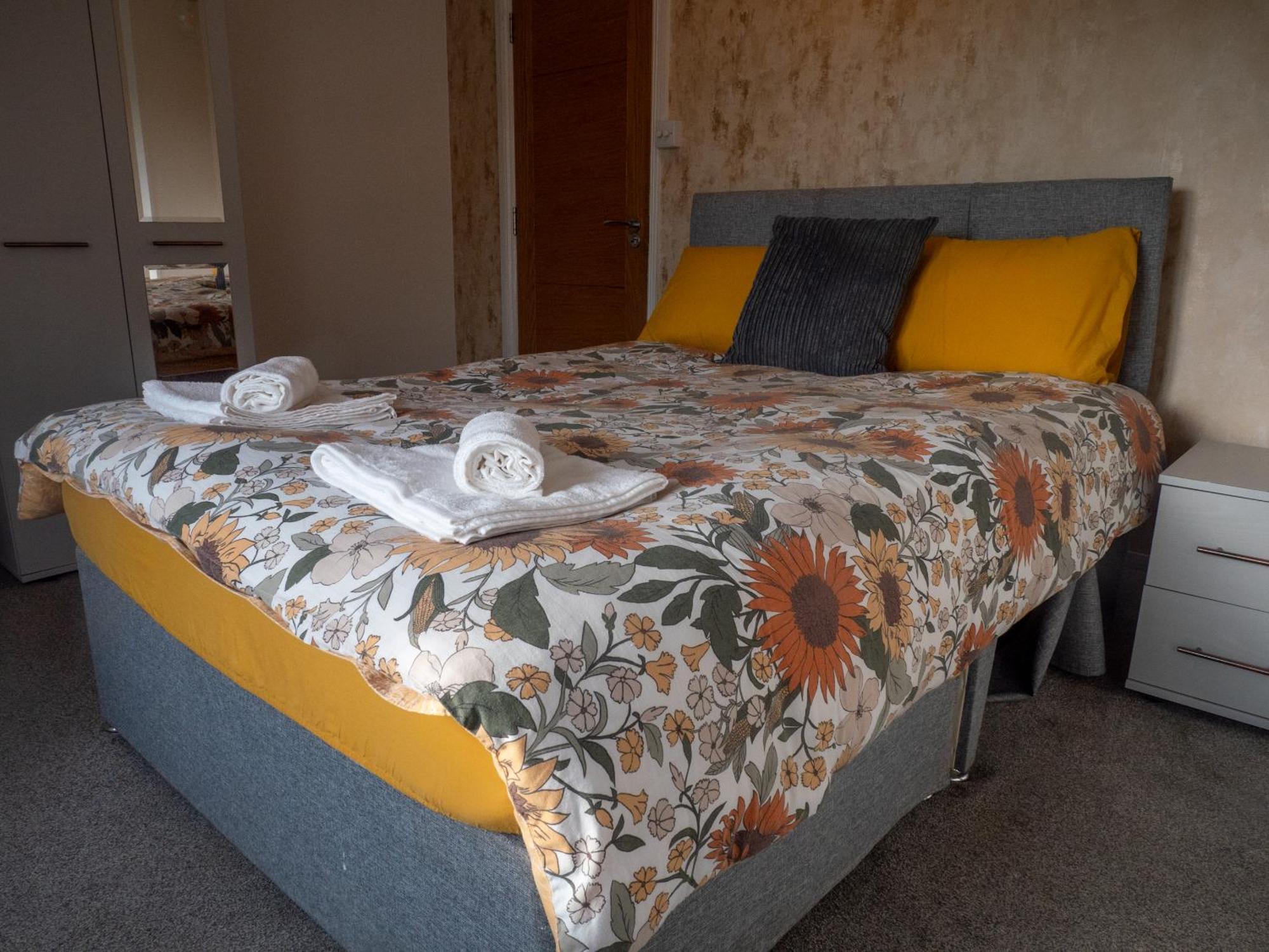 Holiday home Entire 5 Bedroom Comfortable House In *