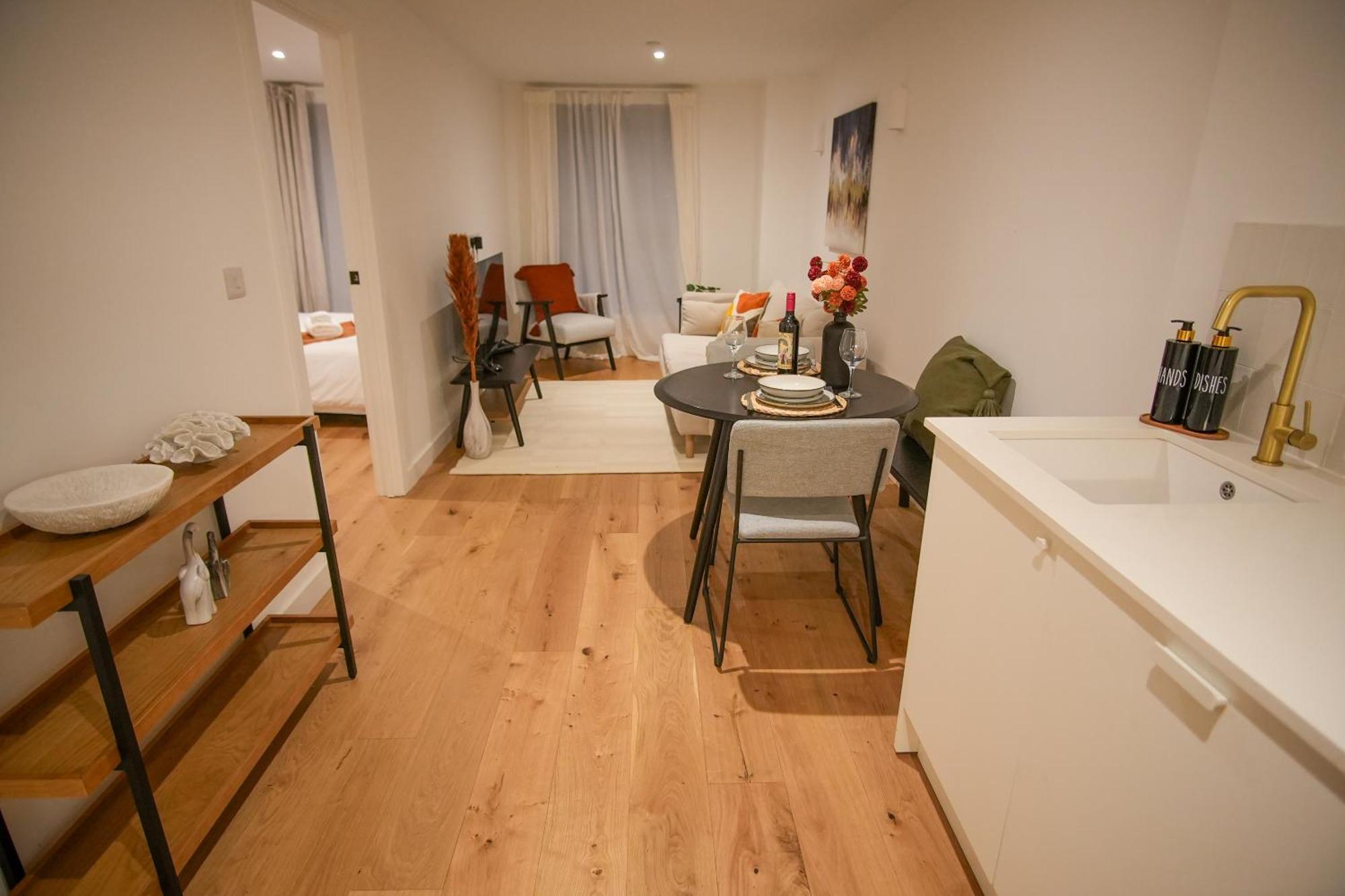Modern 1bed Seaside Apartments, Walk To Beach,town,train - Gateway - Short And Long Eastbourne