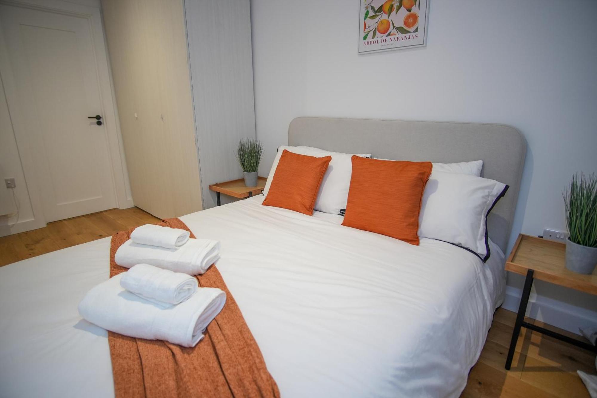 Modern 1bed Seaside Apartments, Walk To Beach,town,train - Gateway - Short And Long Apartment *