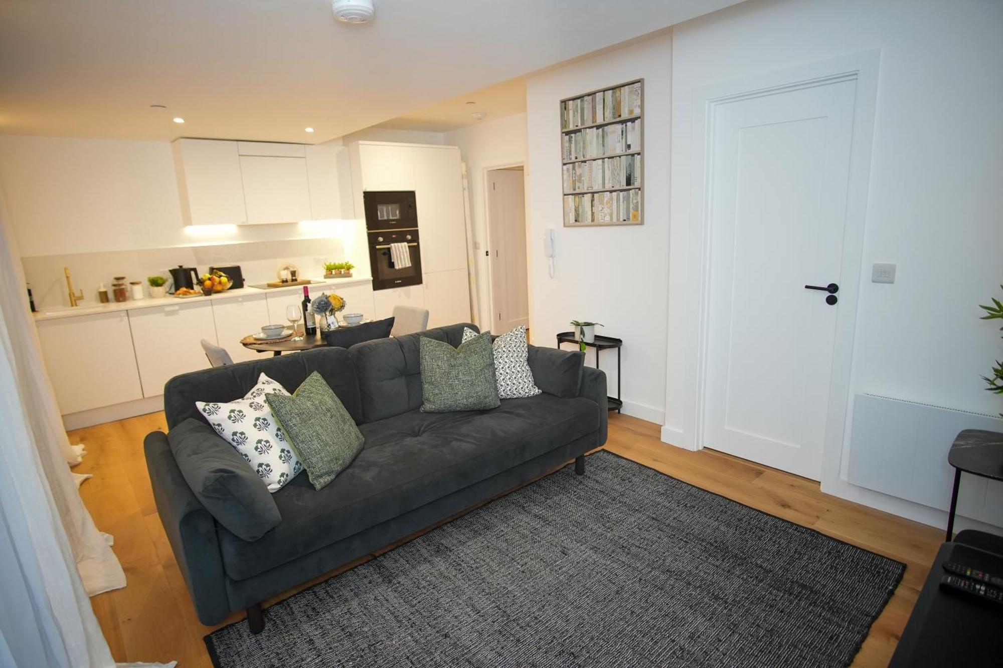 Modern 1bed Seaside Apartments, Walk To Beach,town,train - Gateway - Short And Long *