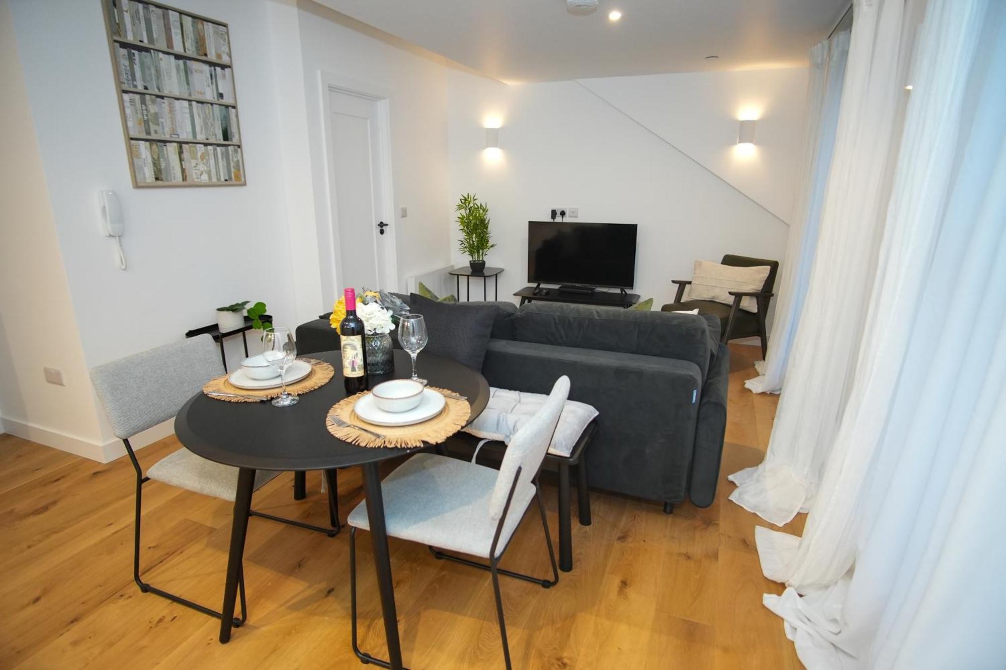 Modern 1bed Seaside Apartments, Walk To Beach,town,train - Gateway - Short And Long Apartment Eastbourne