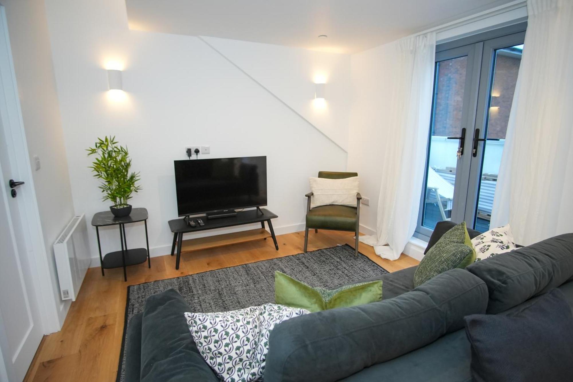 Apartment Modern 1bed Seaside Apartments, Walk To Beach,town,train - Gateway - Short And Long *