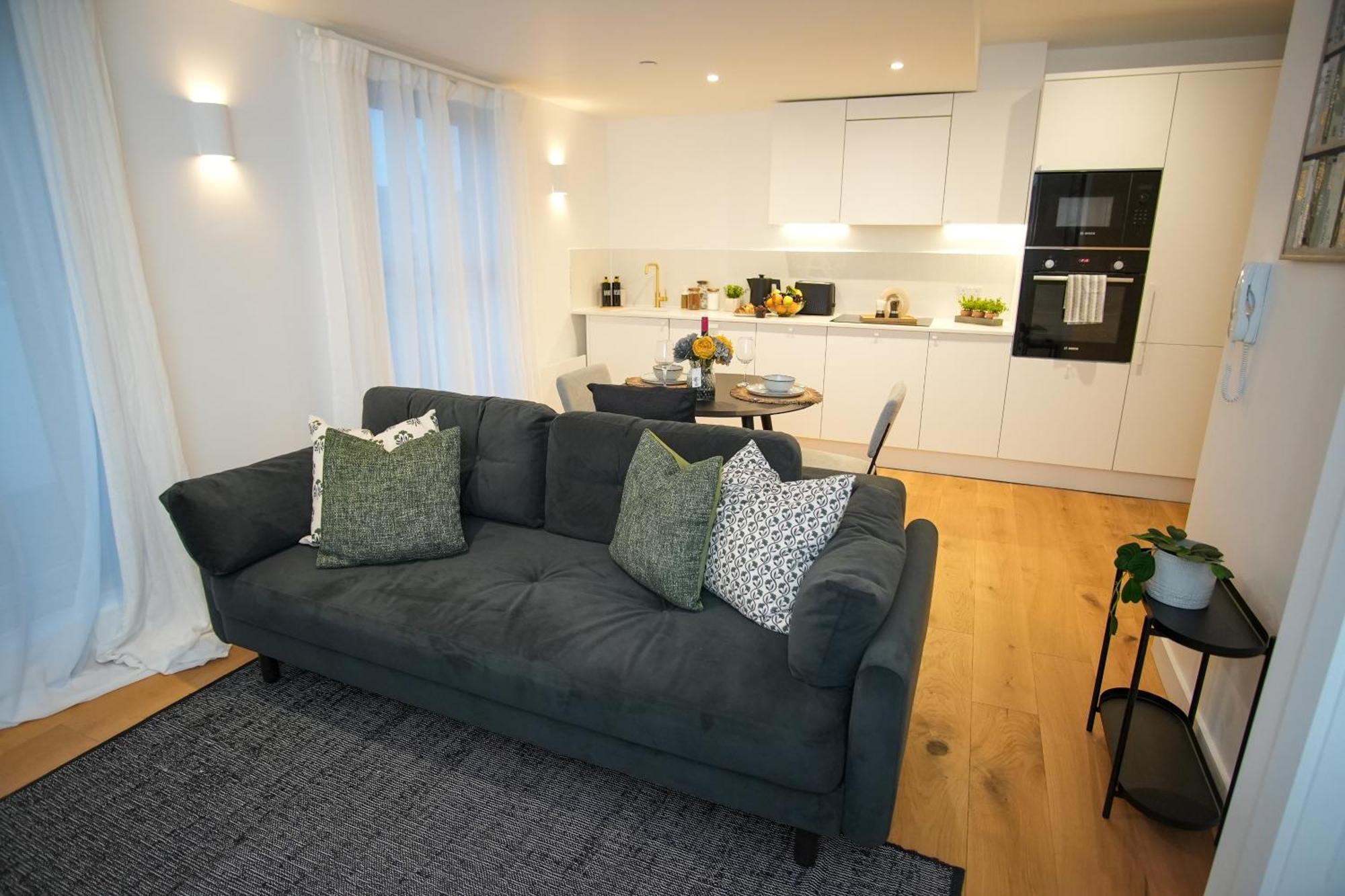 Modern 1bed Seaside Apartments, Walk To Beach,town,train - Gateway - Short And Long Apartment