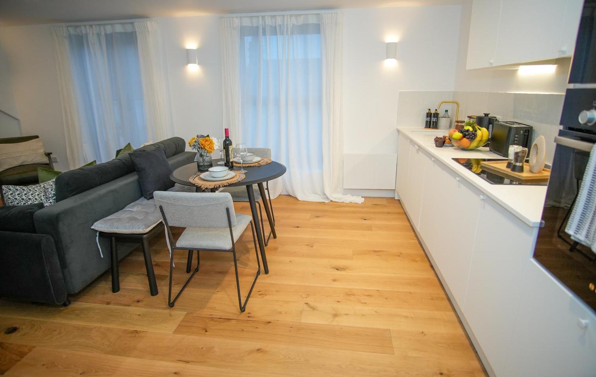 Apartment Modern 1bed Seaside Apartments, Walk To Beach,town,train - Gateway - Short And Long Eastbourne