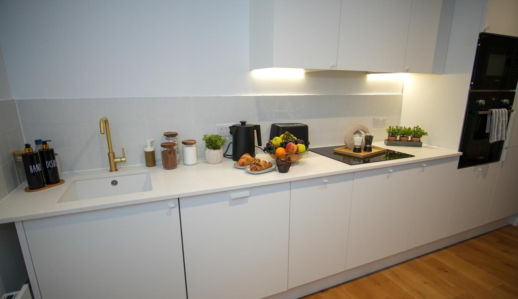 Modern 1bed Seaside Apartments, Walk To Beach,town,train - Gateway - Short And Long *