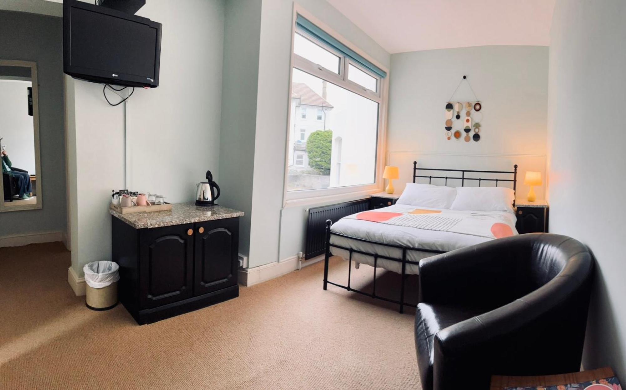 The Sheldon - Free Private Parking Bed & Breakfast 4*