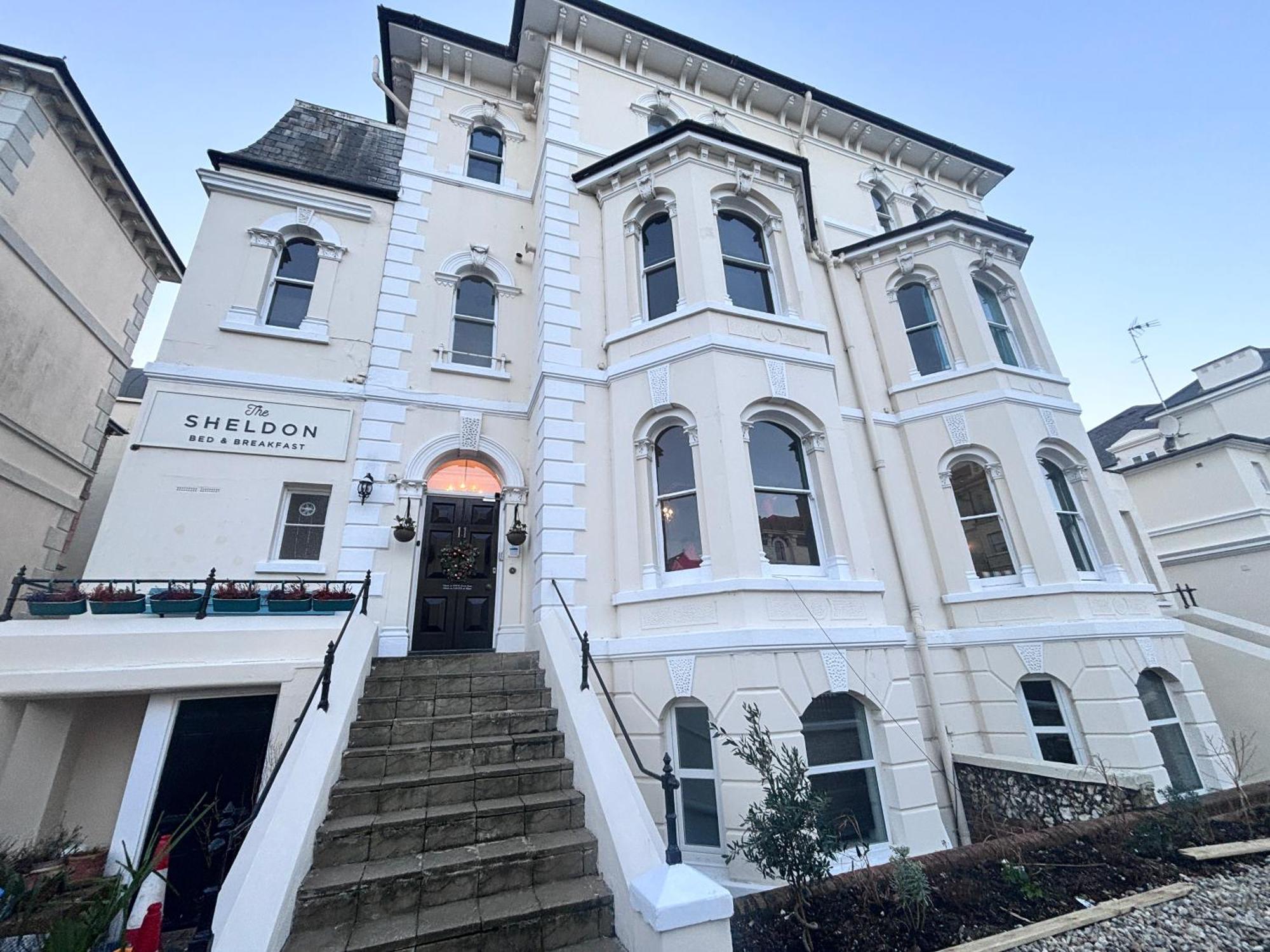 The Sheldon - Free Private Parking Eastbourne