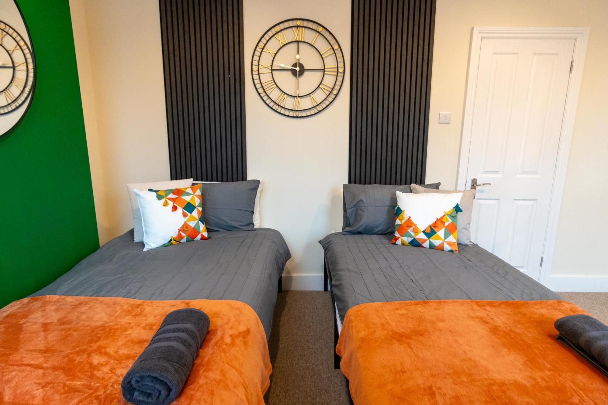 Stylish Gateway-2 Bedroom House -5 Minutes From The Eastbourne