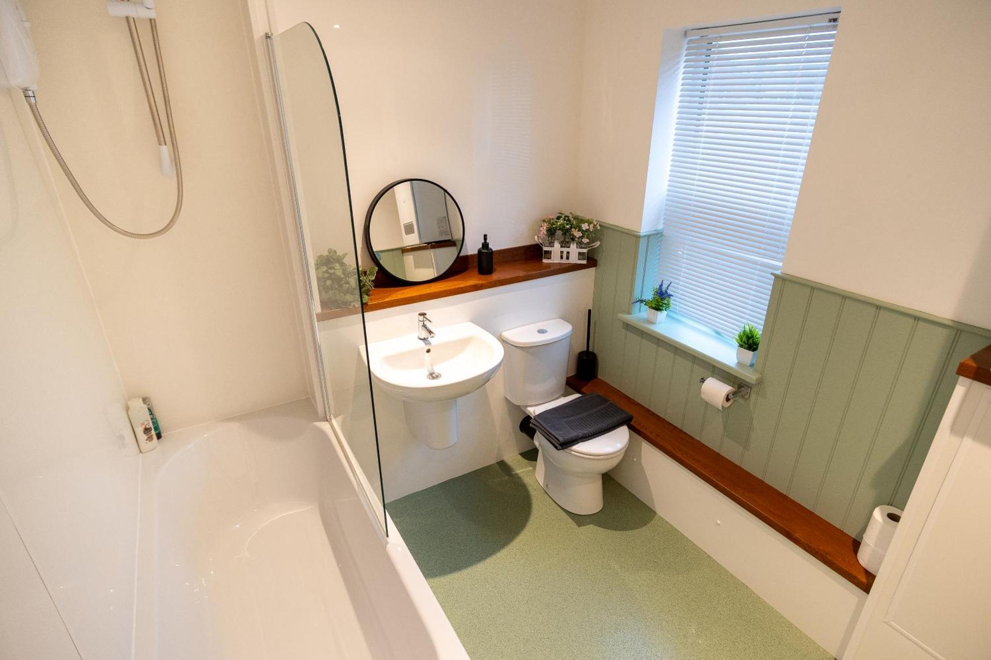 Stylish Gateway-2 Bedroom House -5 Minutes From The * Eastbourne