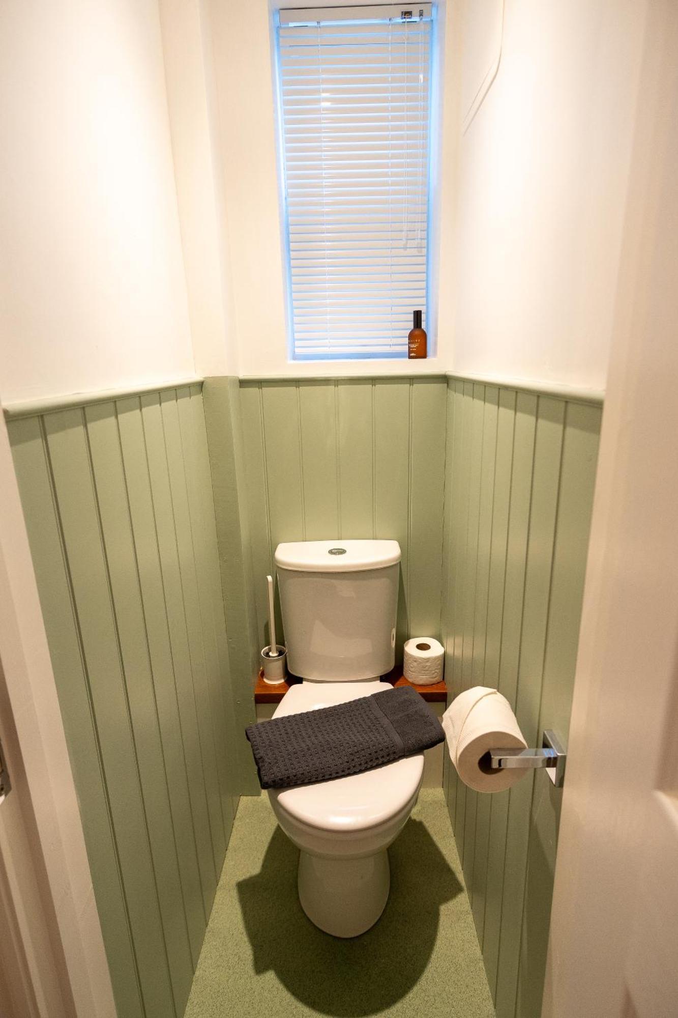 Stylish Gateway-2 Bedroom House -5 Minutes From The